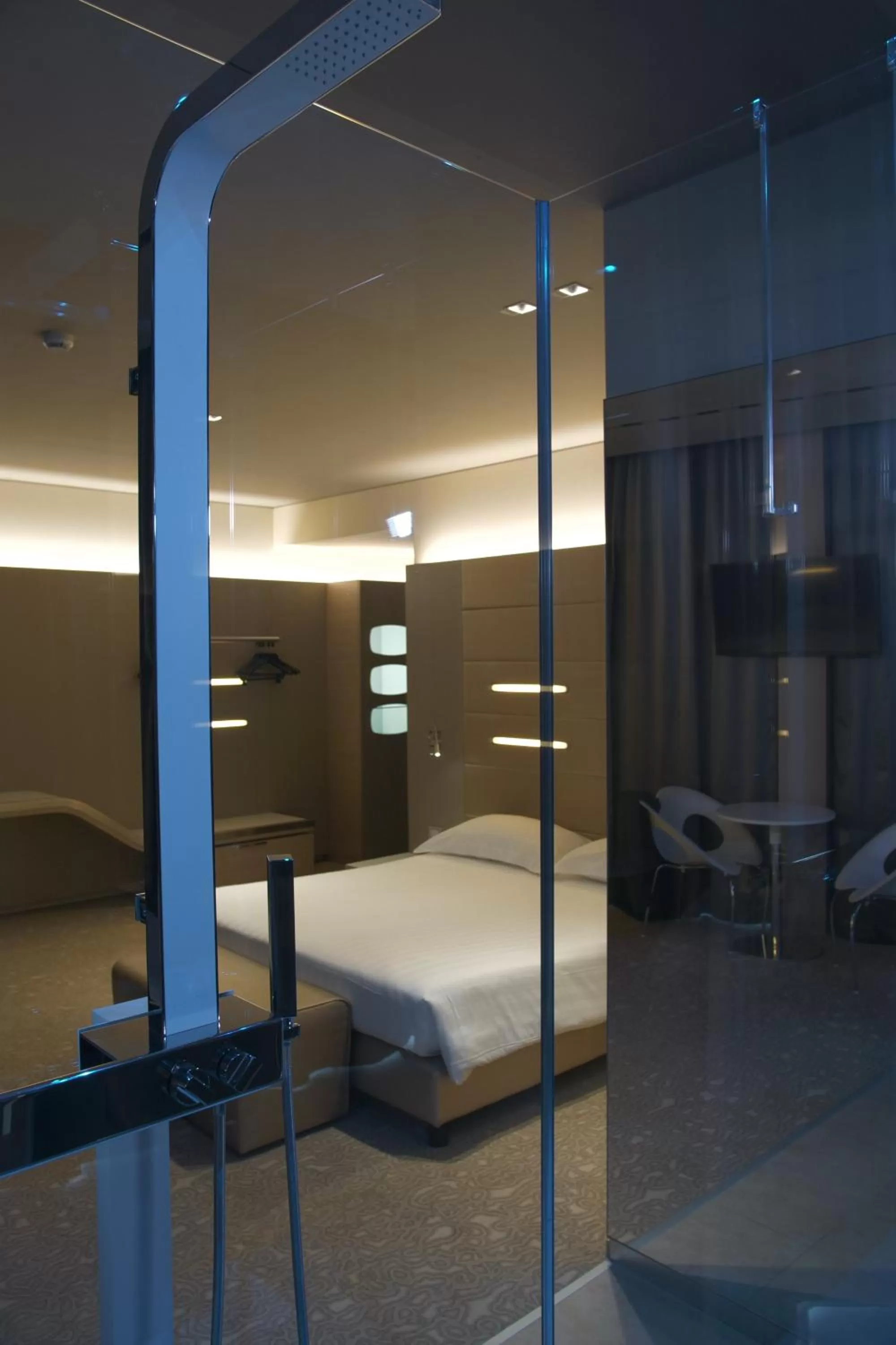 Shower, Bed in Best Western Plus Net Tower Hotel Padova