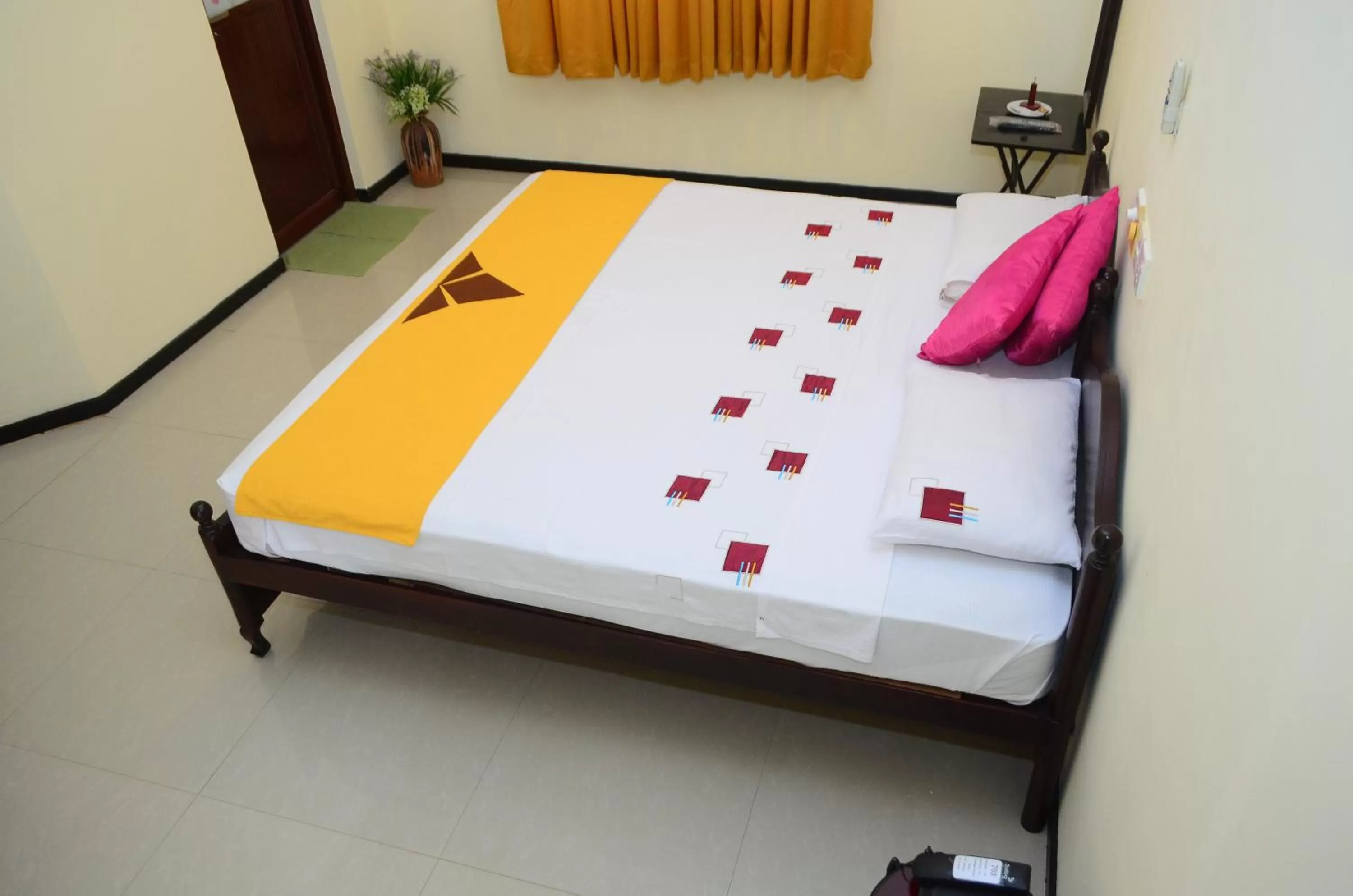 Photo of the whole room, Bed in Jayasinghe Holiday Resort