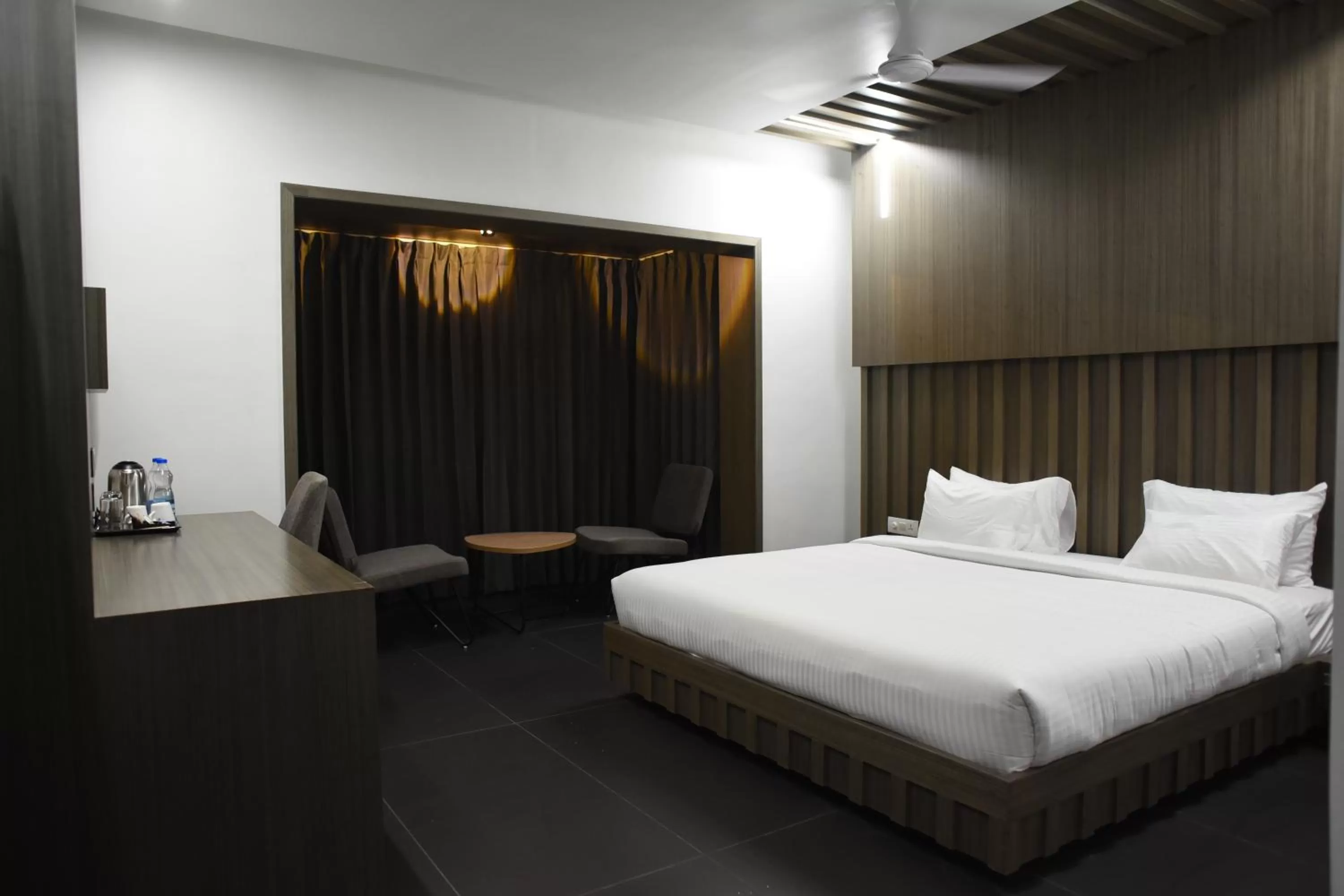 Bedroom, Bed in RATHNA RESIDENCY - Near US CONSULATE