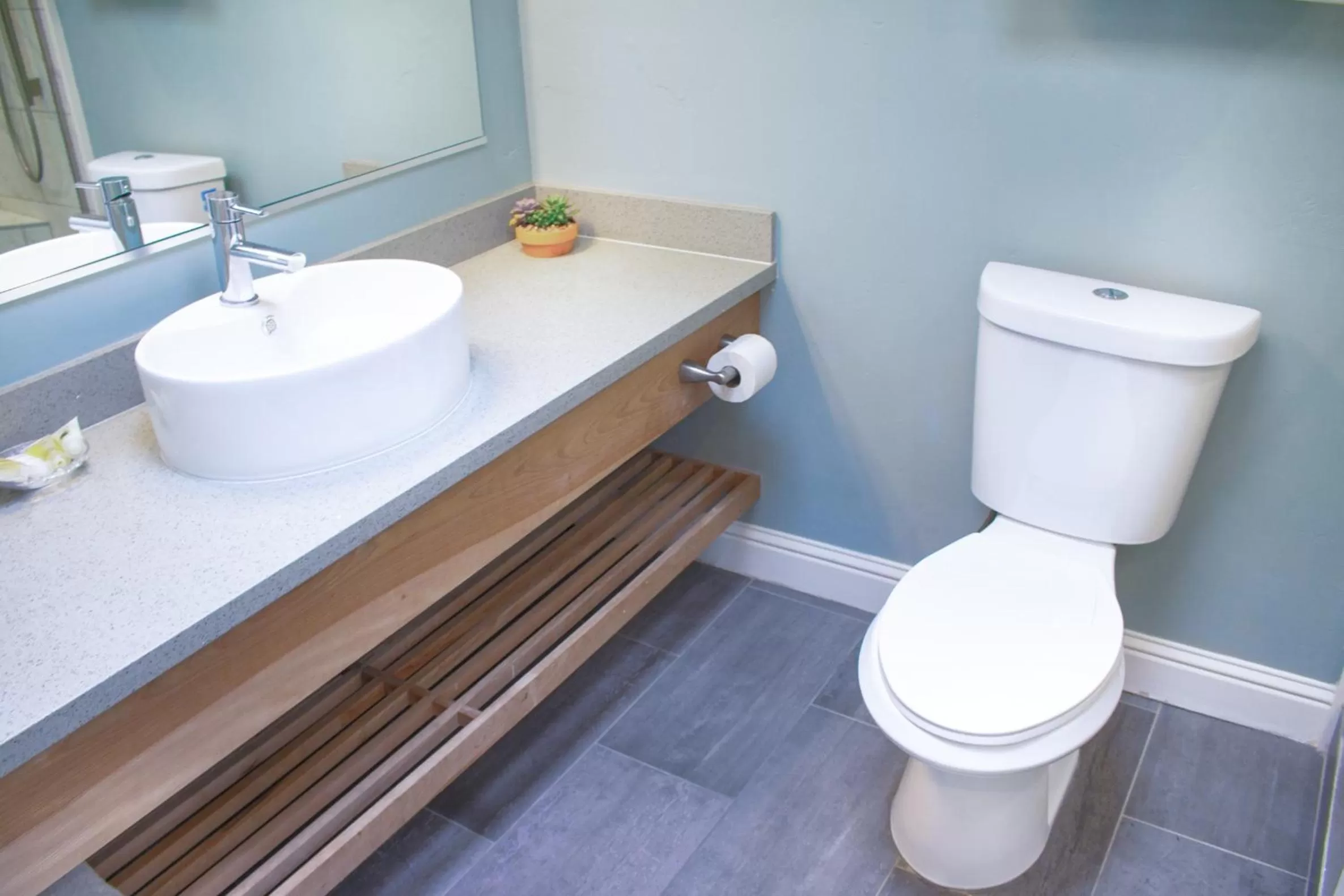 Bathroom in Ocean Echo Inn & Beach Cottages