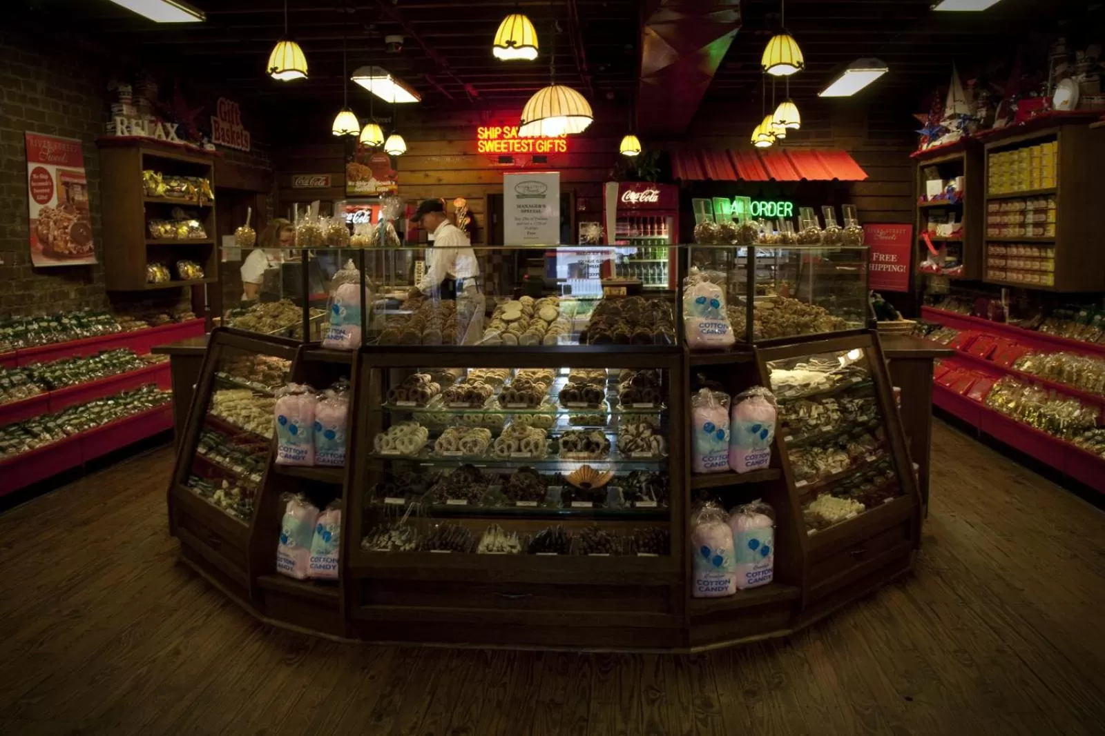 Shopping Area in River Street Inn