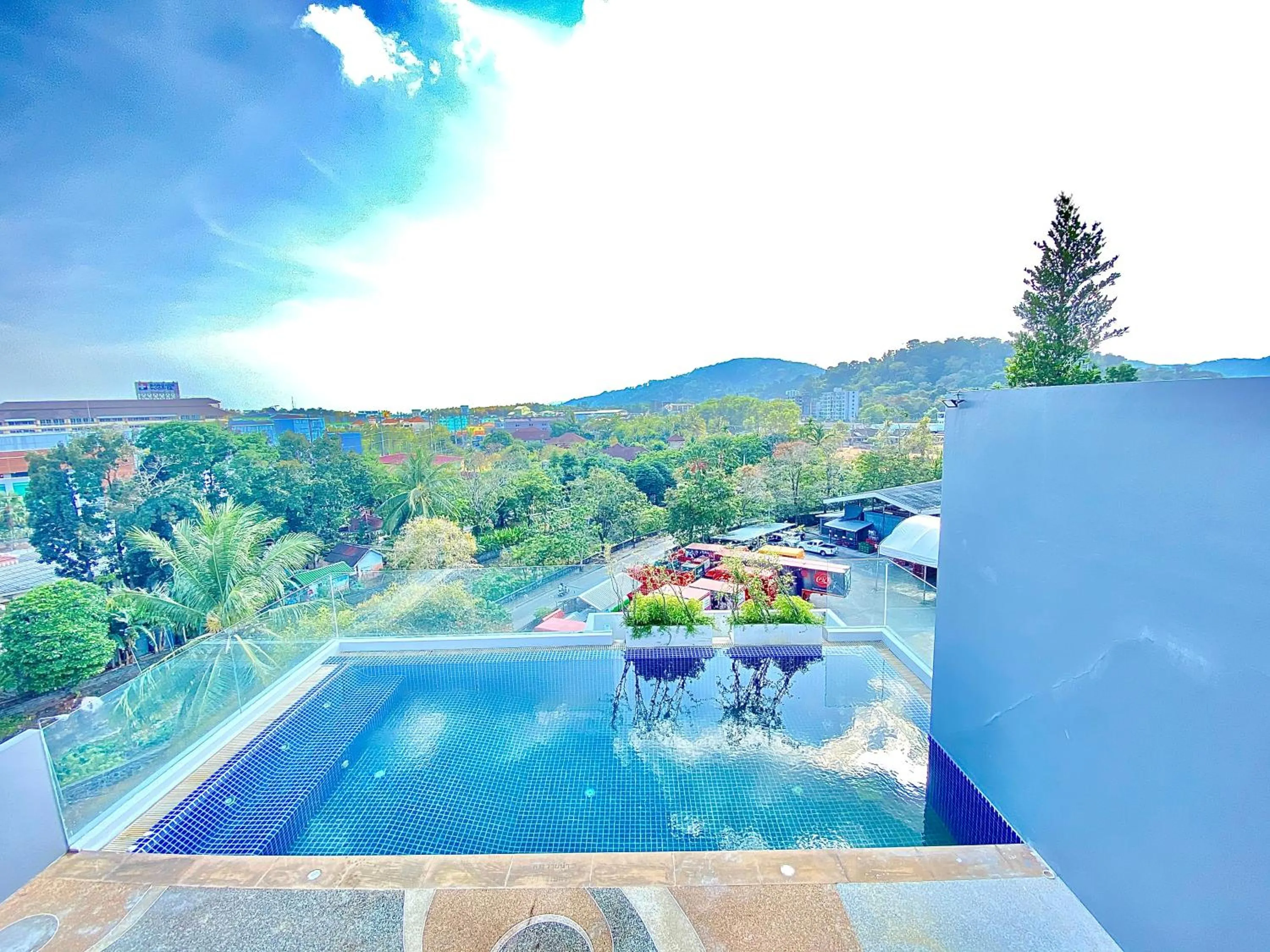 Swimming pool in The Palms Residence - SHA Extra Plus