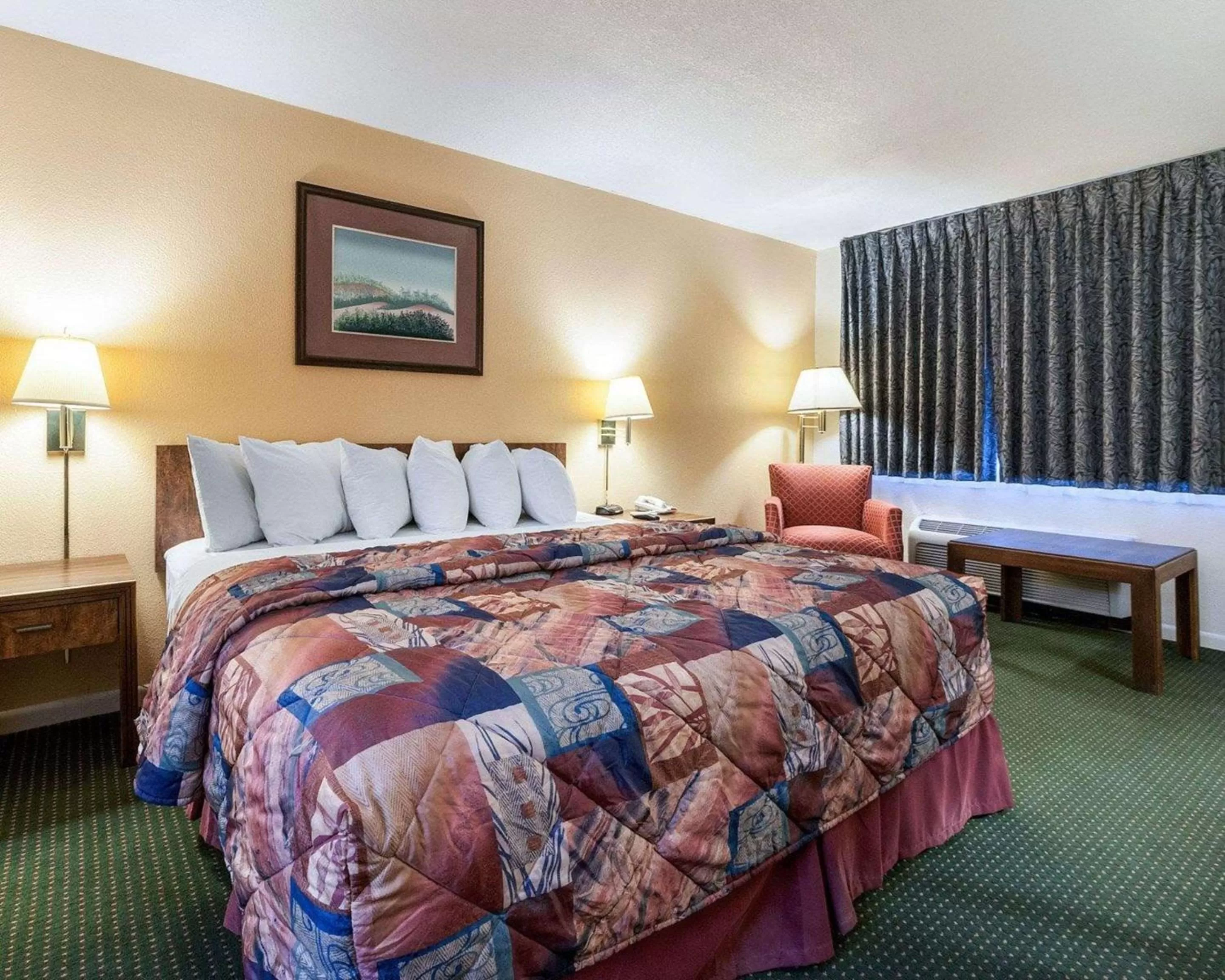 Photo of the whole room in Rodeway Inn Jasper