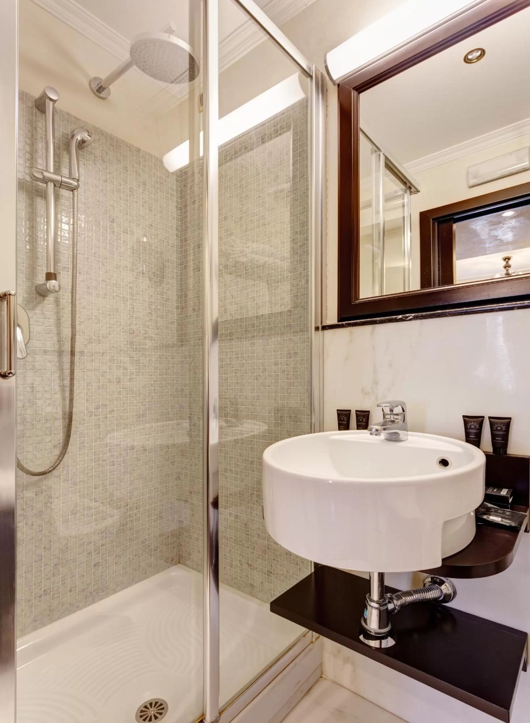 Bathroom in Hotel Best Roma