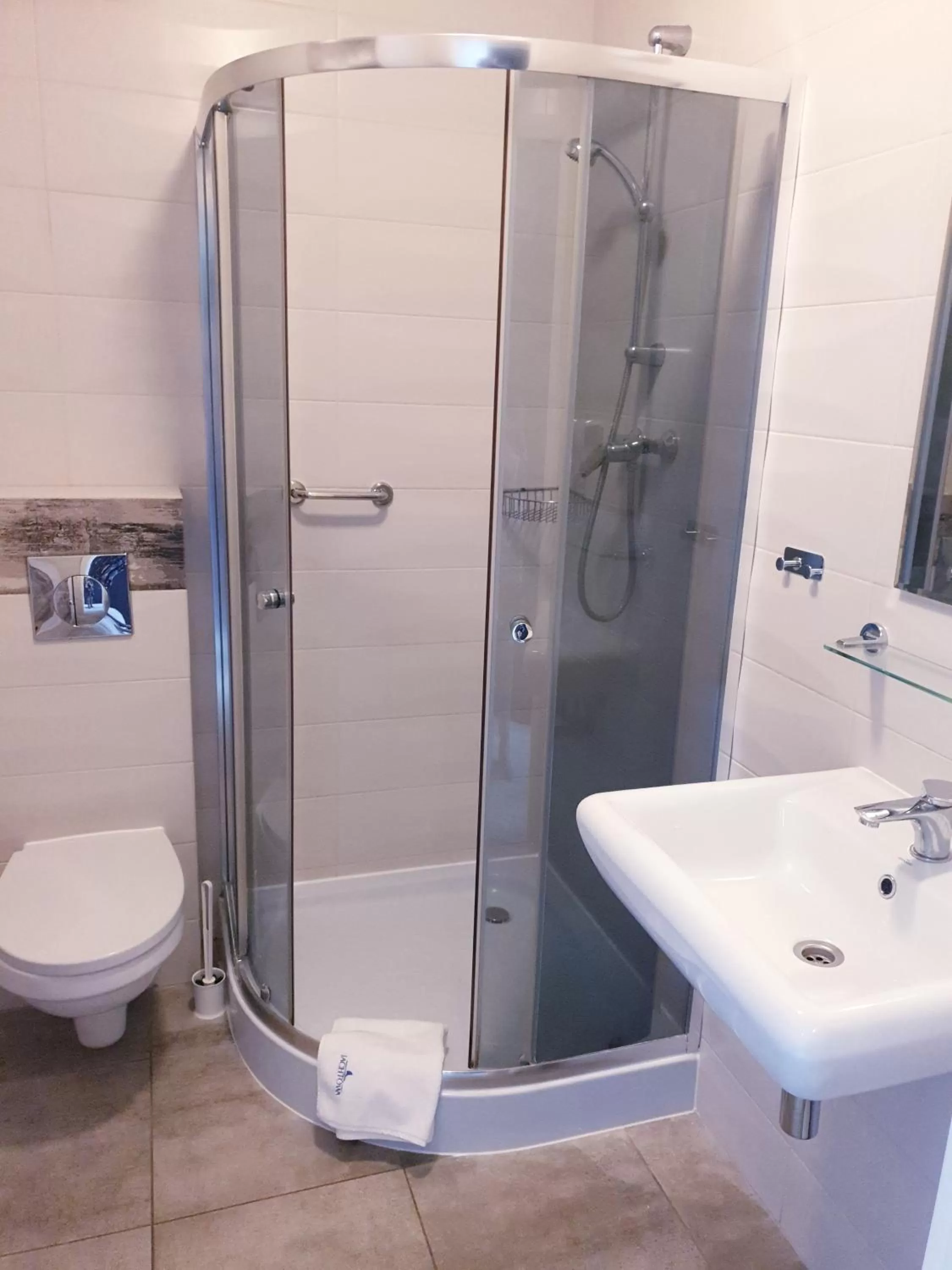 Shower in JACHTOWA Hotel i Restauracja