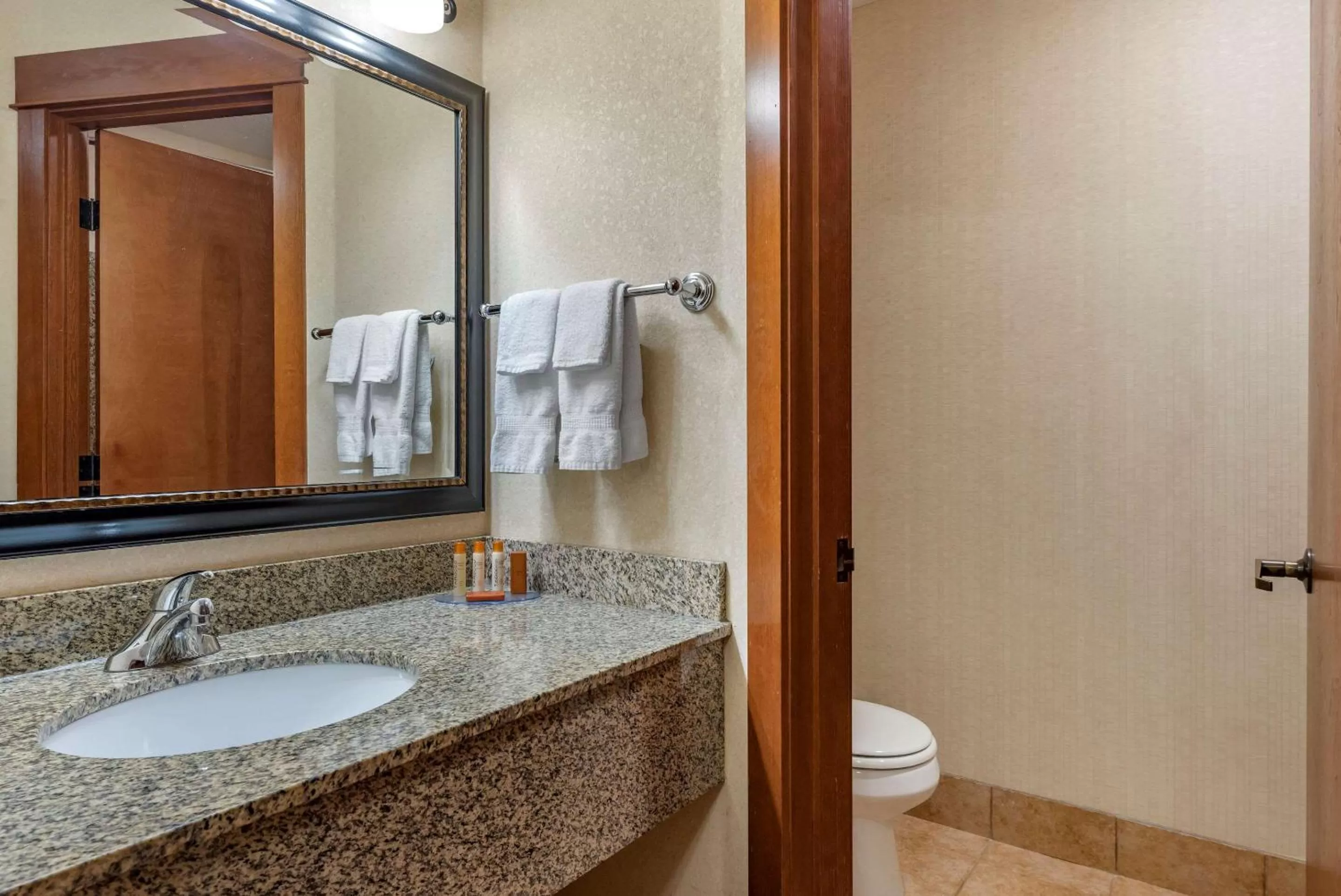 Queen Room - Mobility Accessible w/ Tub - Non Smoking in Kathryn Riverfront Inn, Ascend Hotel Collection