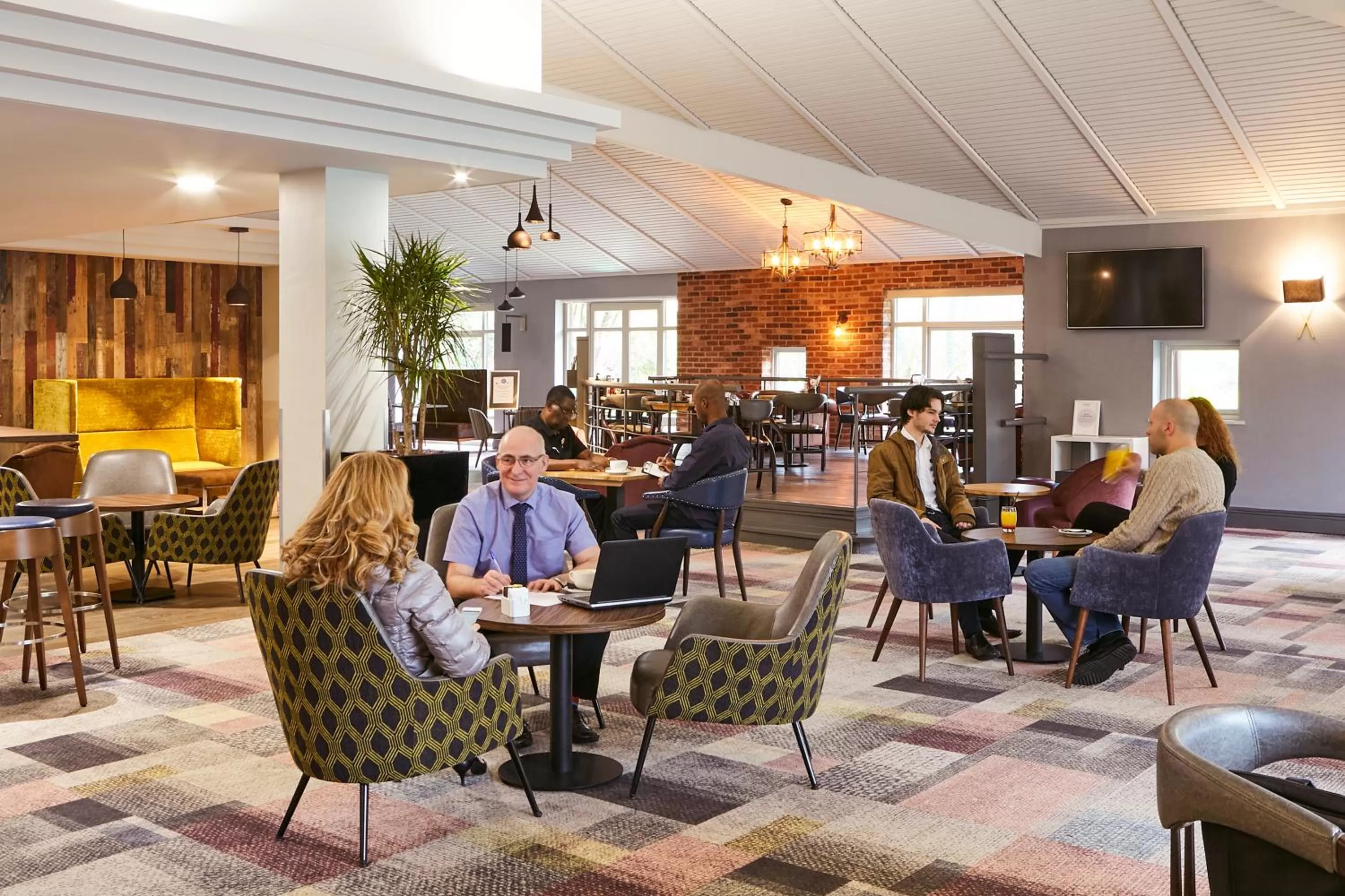 Restaurant/places to eat in Novotel Manchester West