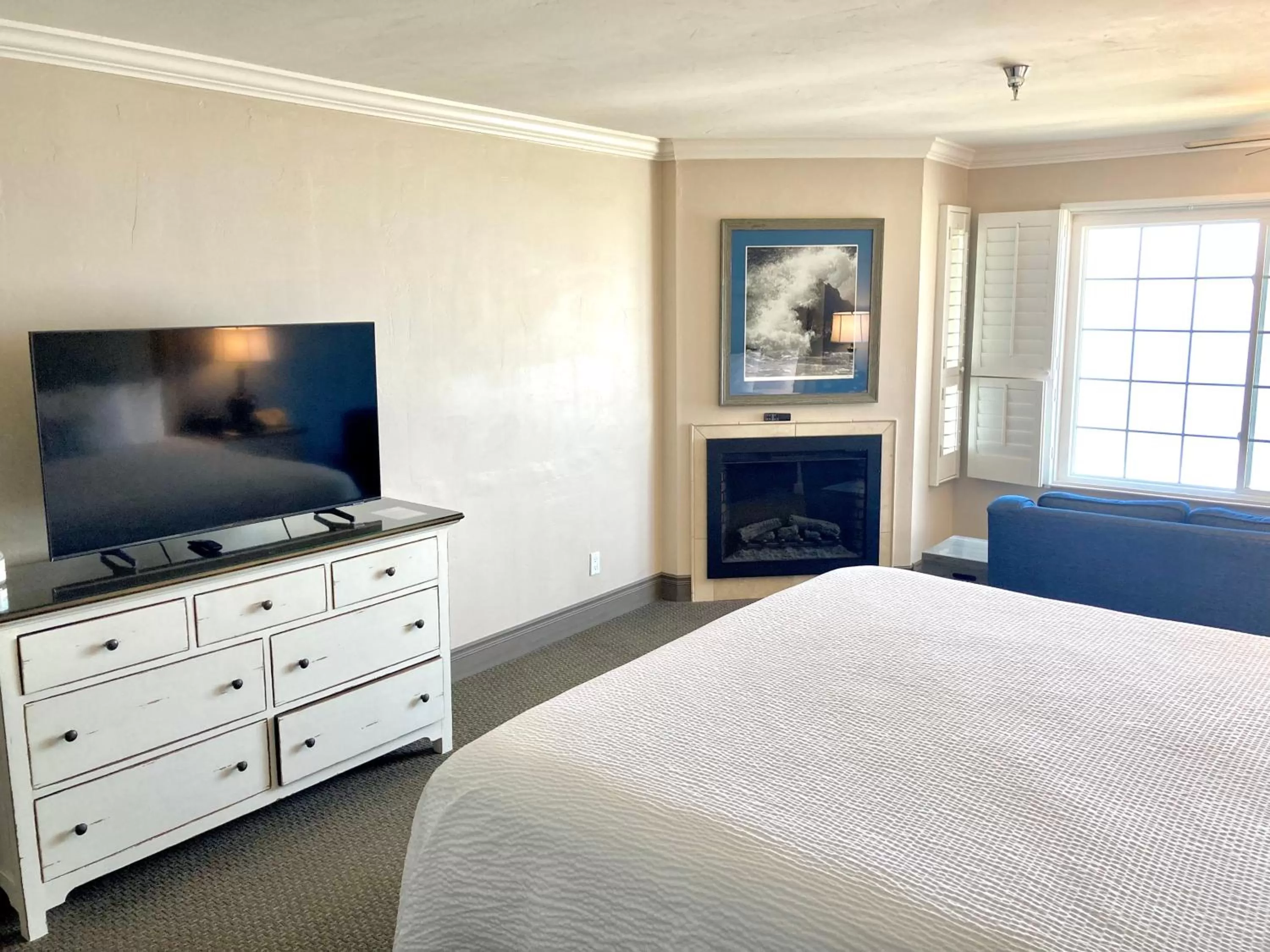 Bed in Sand Pebbles Inn