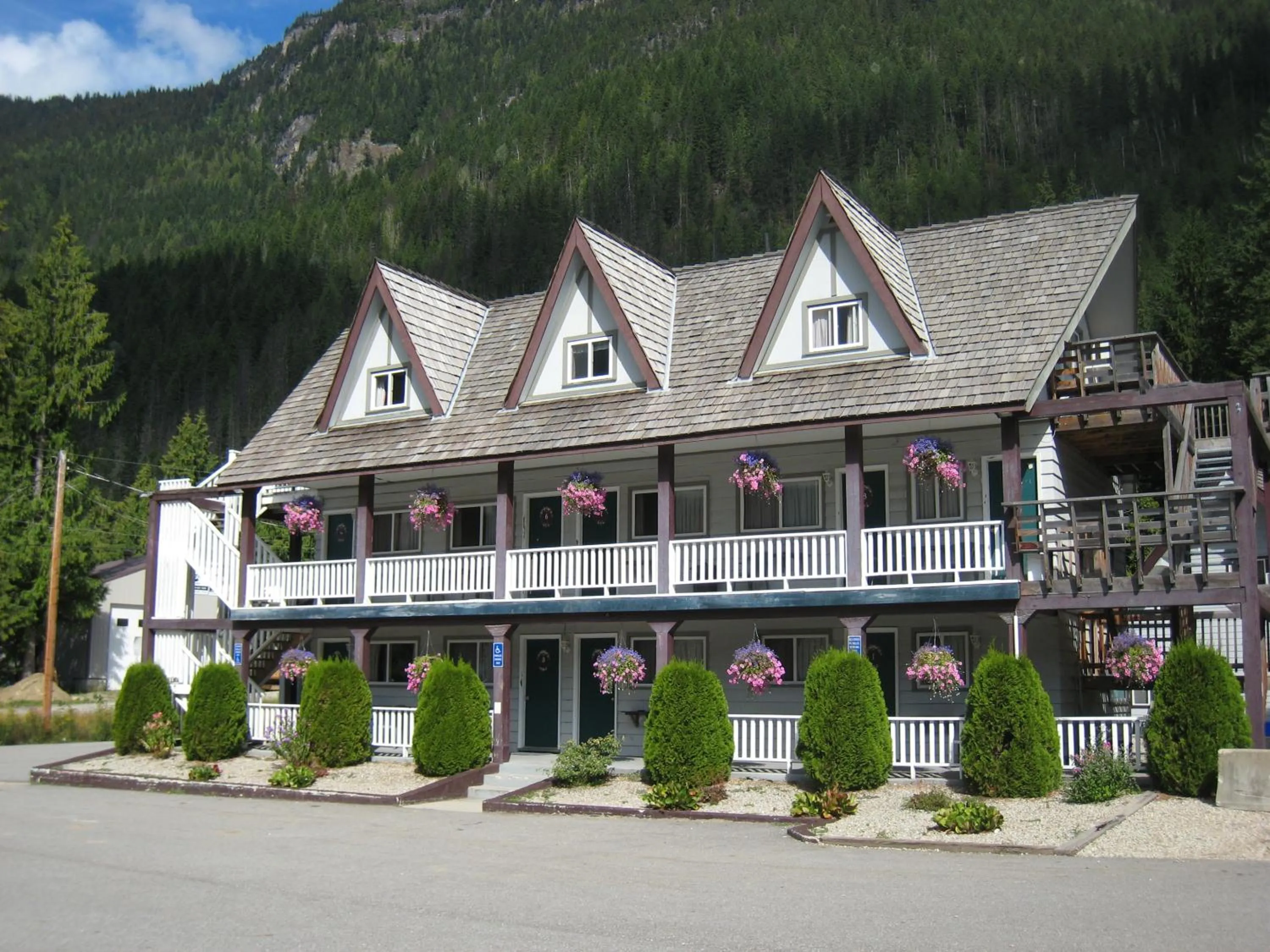 Property building in Peaks Lodge