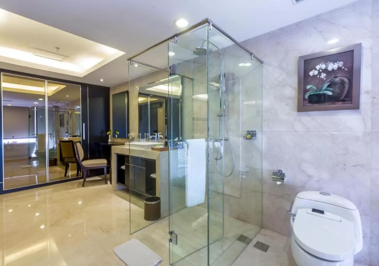 Shower in Wyndham Surabaya