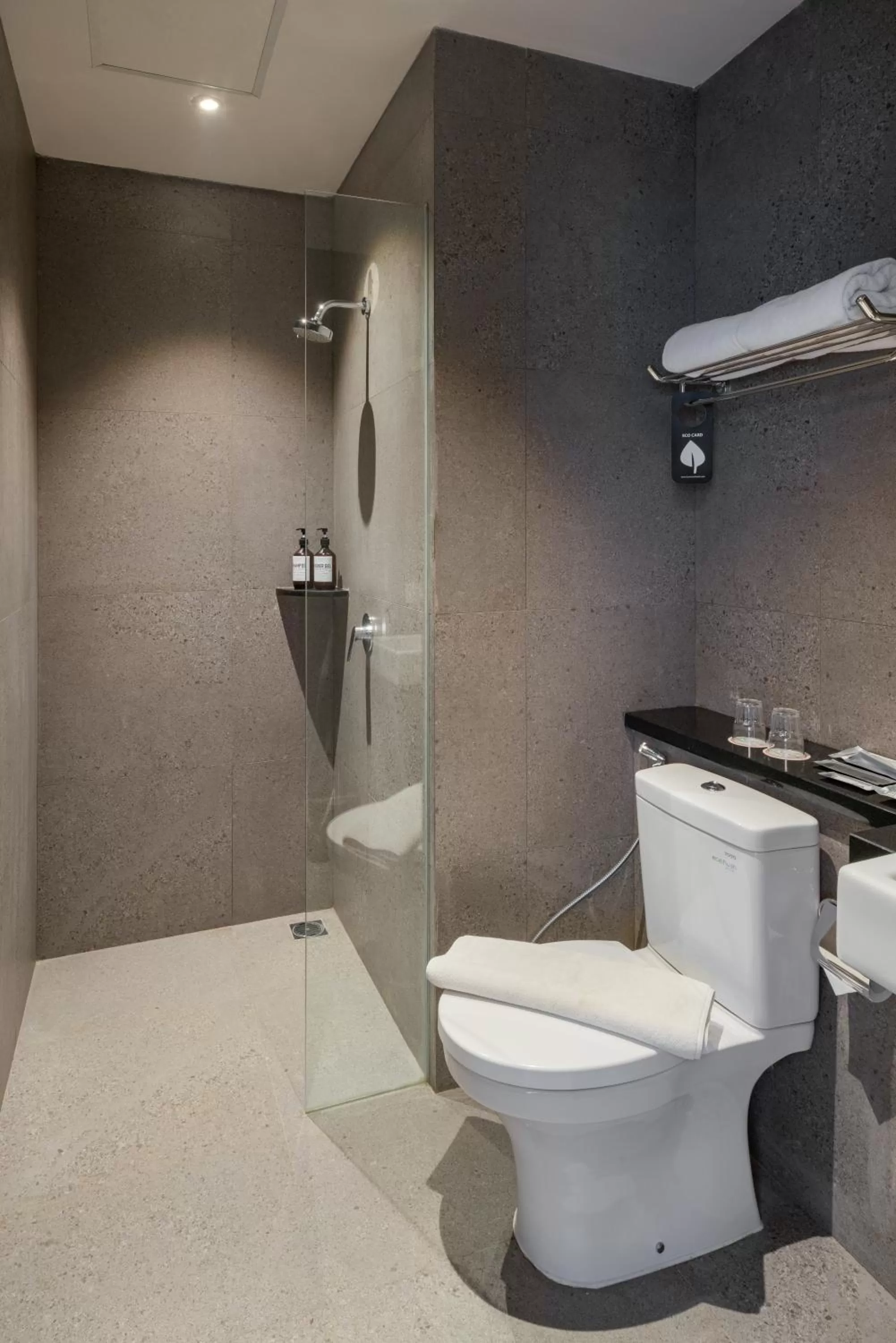 Bathroom in Luminor Hotel Airport Sidoarjo By WH , Best Choice and Strategic Location with a Rooftop area in Town