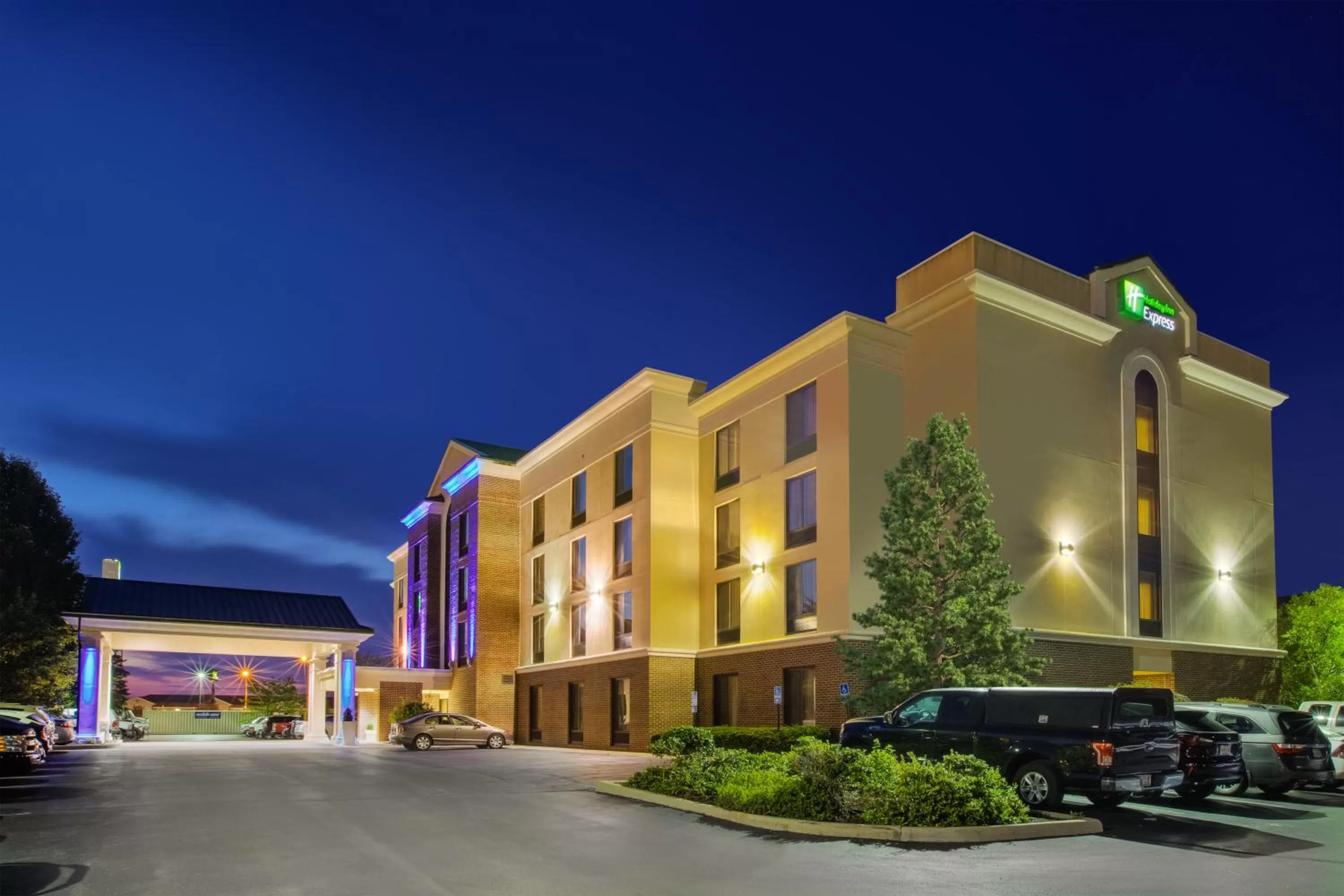 Property building in Holiday Inn Express Hotel & Suites Fort Wayne by IHG