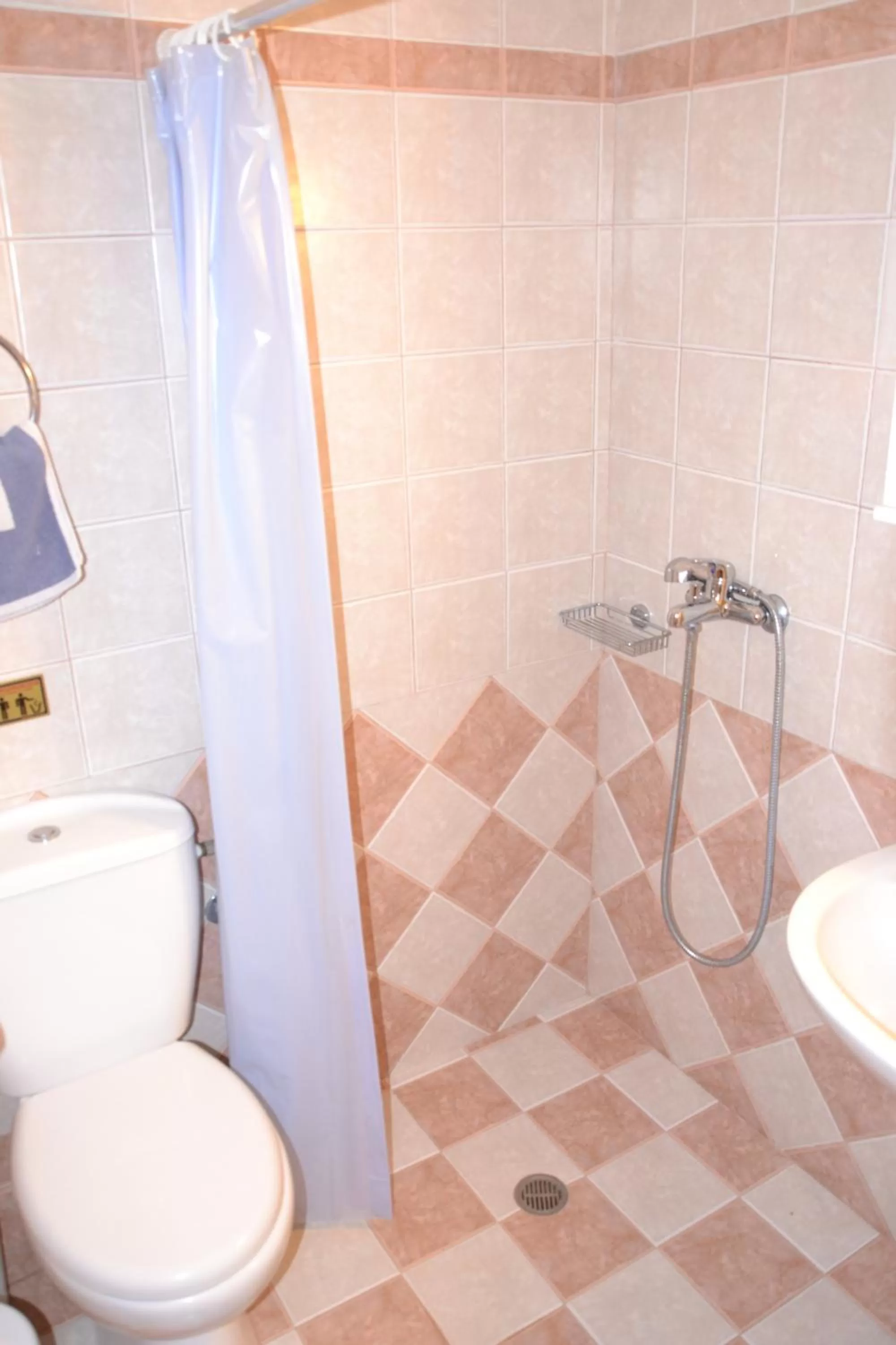 Shower in skiathos studios HL