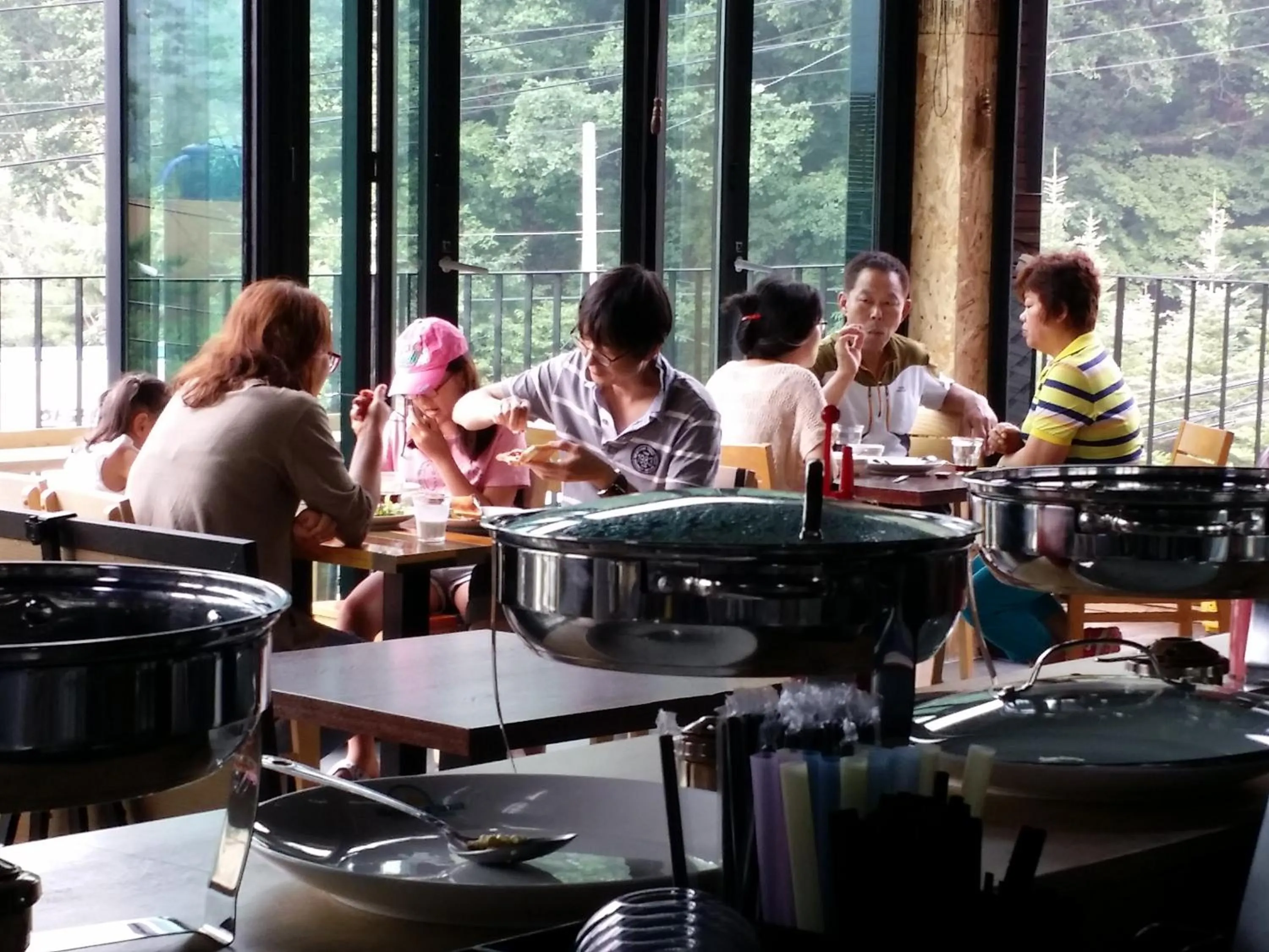 Lounge or bar in White Cabin