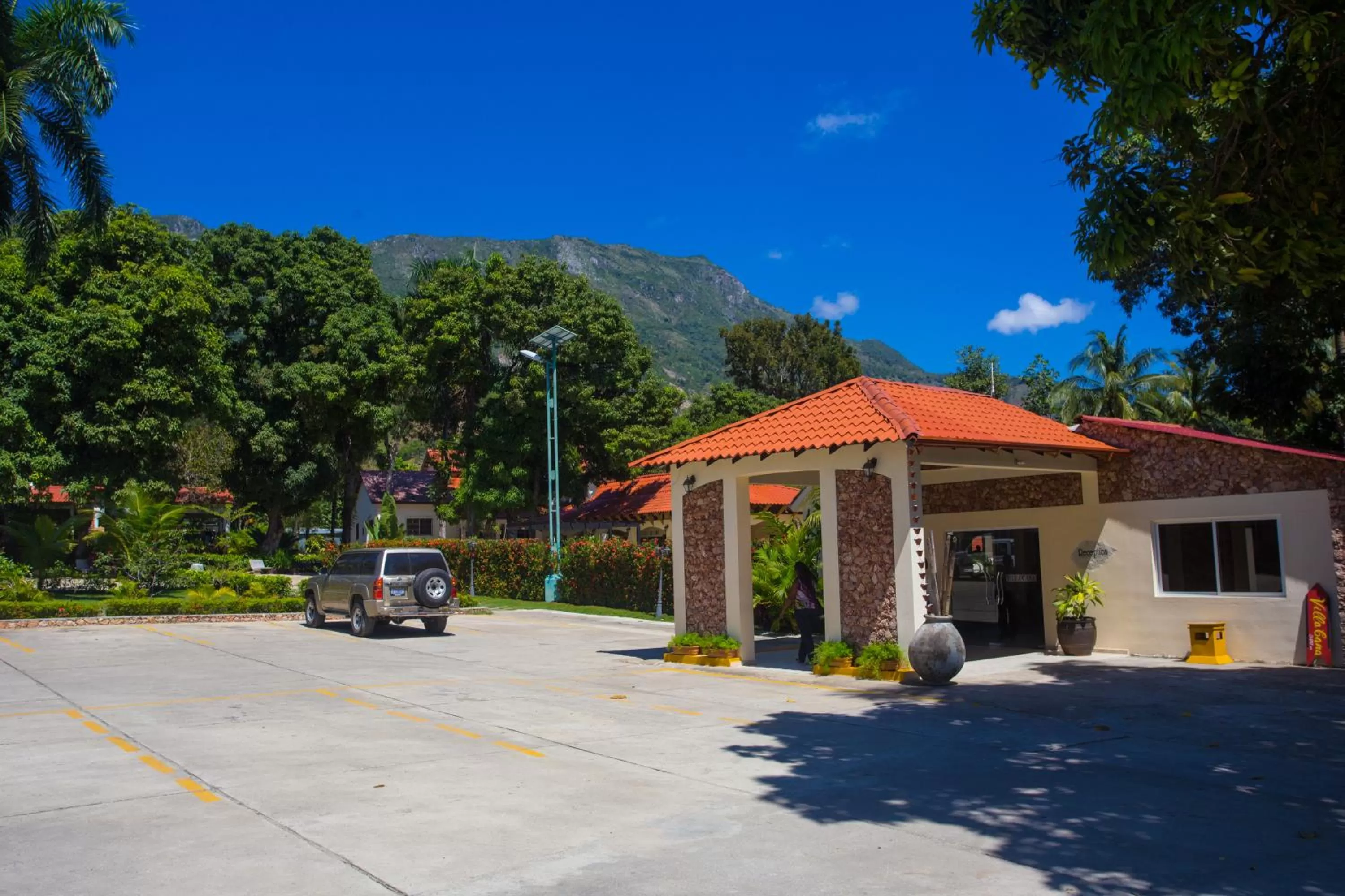 Facade/entrance in Auberge Villa Cana