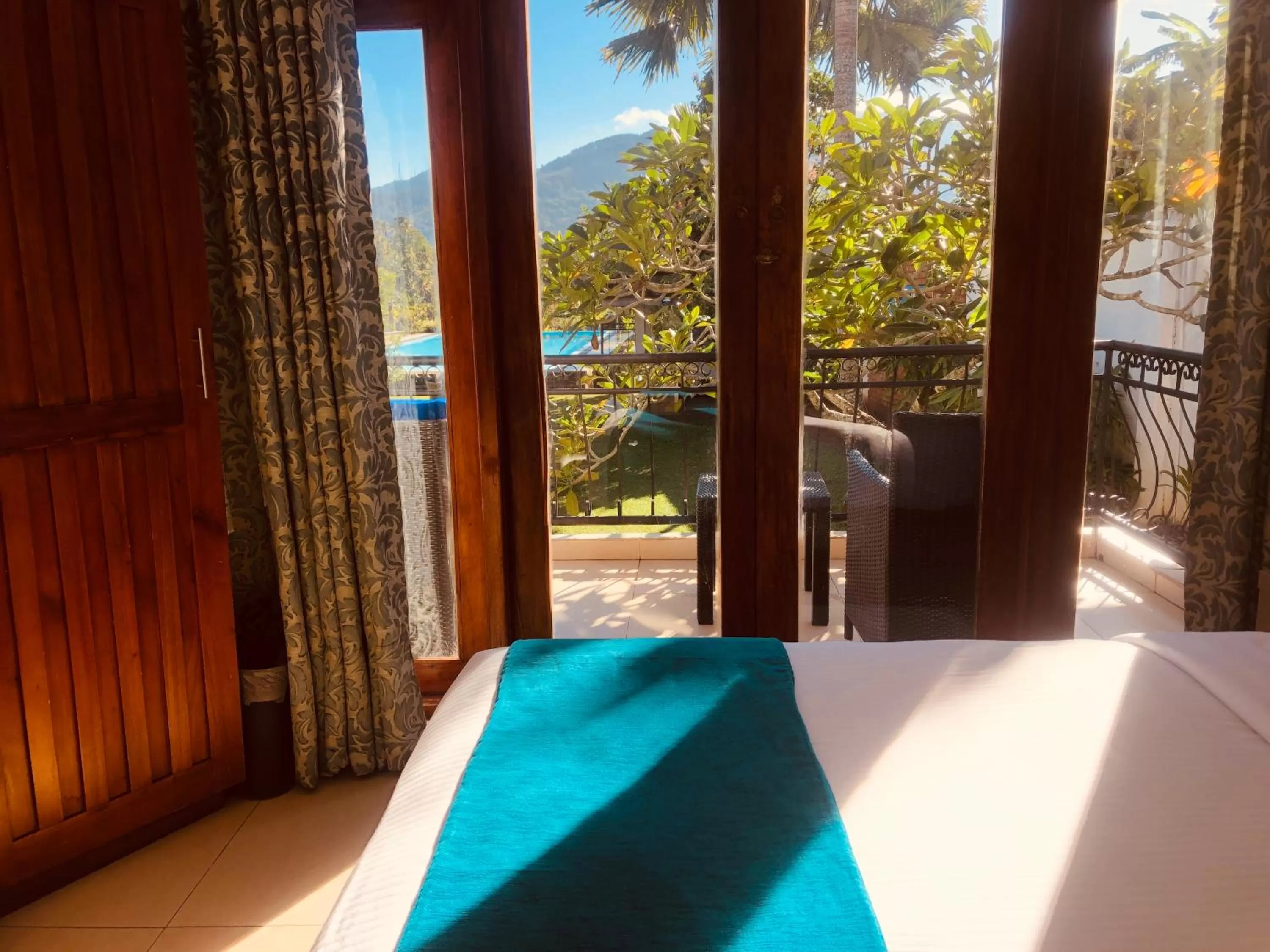 Garden, Bed in Elegant Hotel