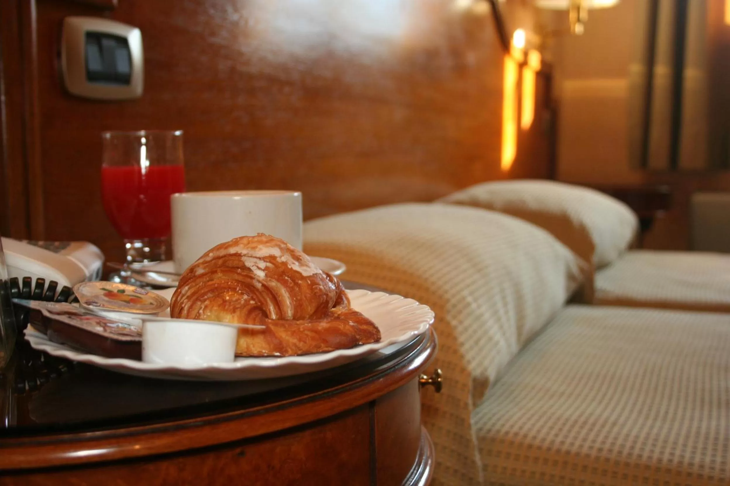 Food and drinks, Bed in Hotel Kent