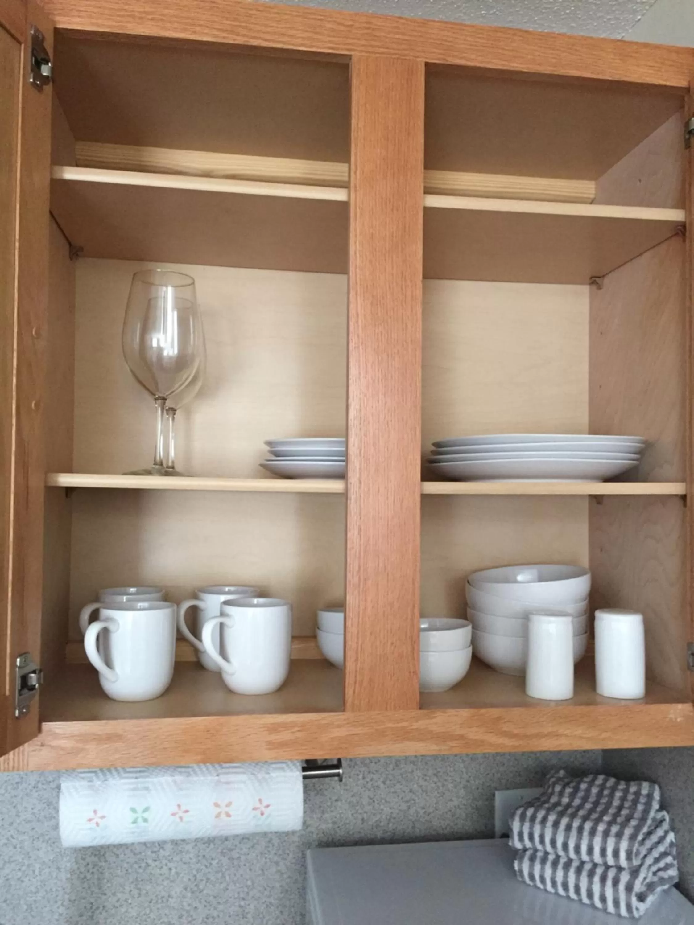 Food and drinks, Bathroom in Shore Road Inn