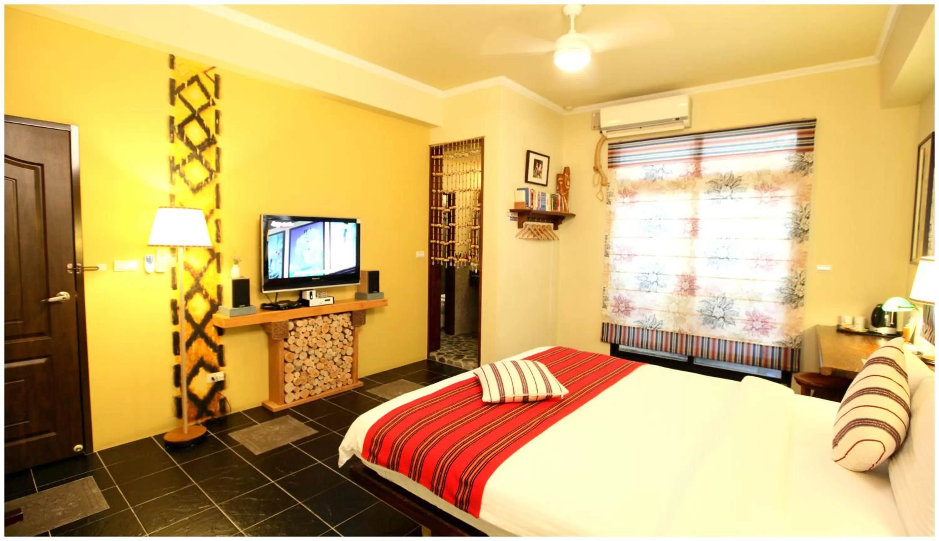 Photo of the whole room, Bed in Errantry Lodge & Studio