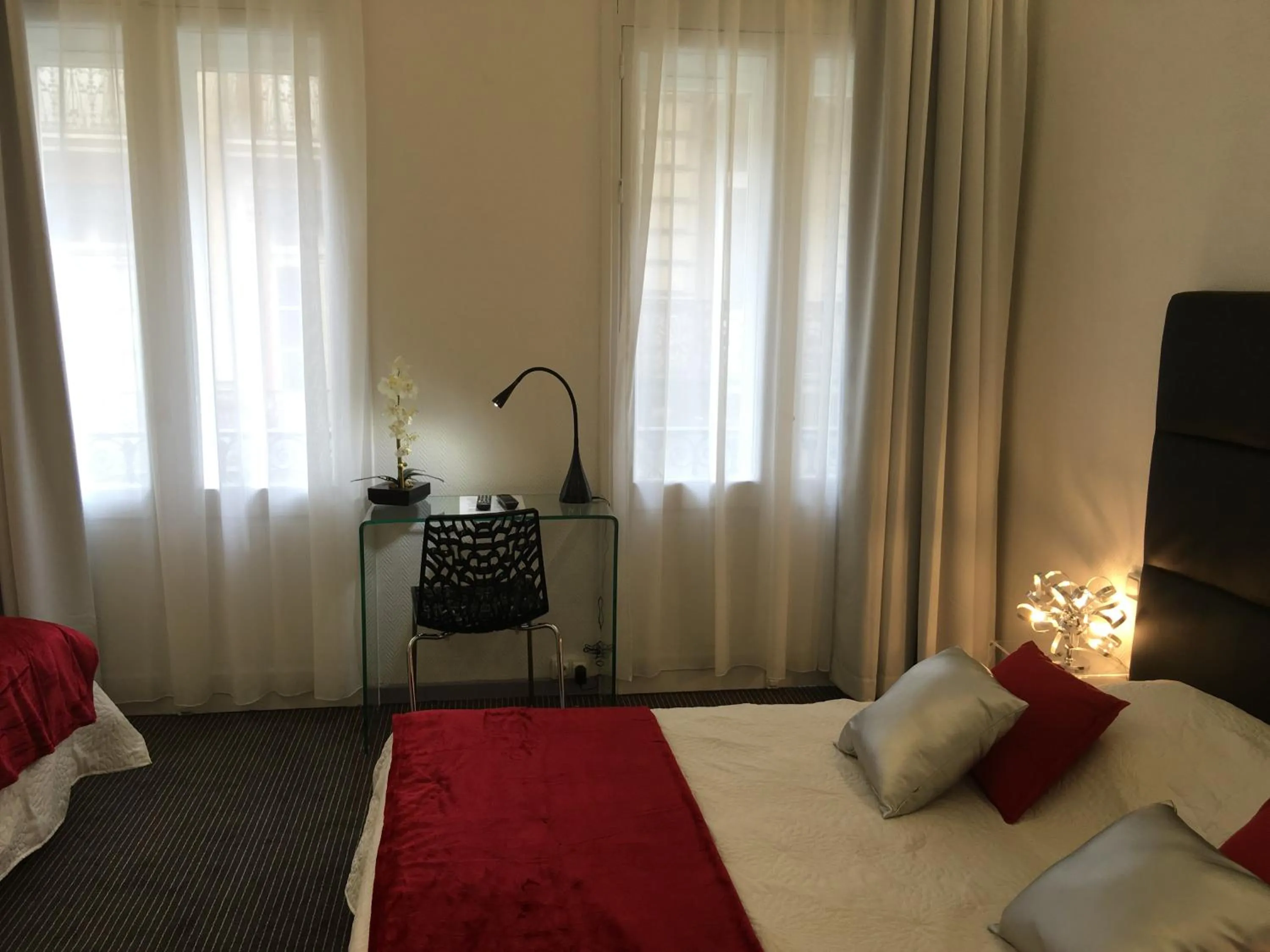 Bedroom, Bed in Hôtel Le Capitole