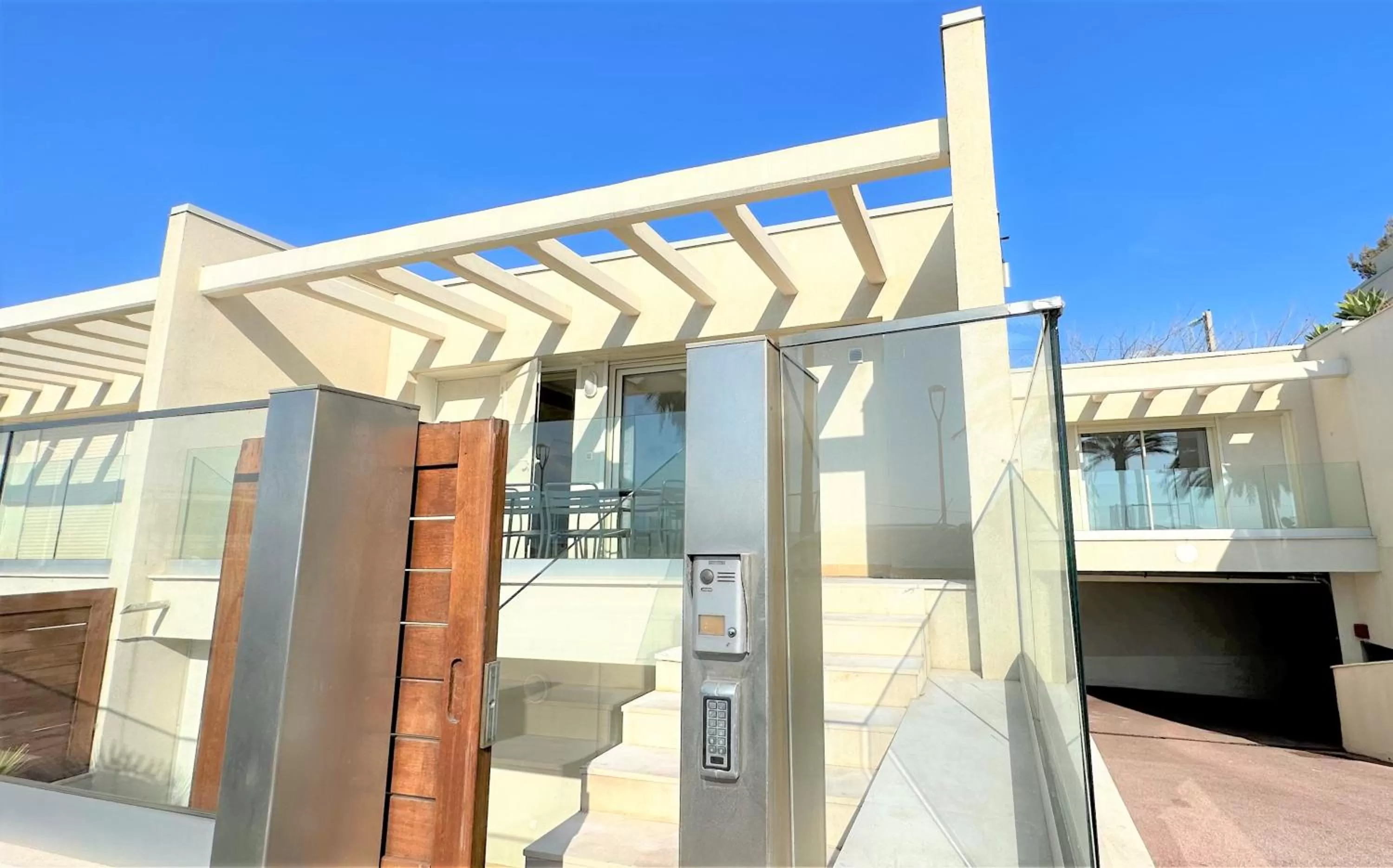 Facade/entrance, Property Building in LE MIDI 8 by ESTATES CANNES