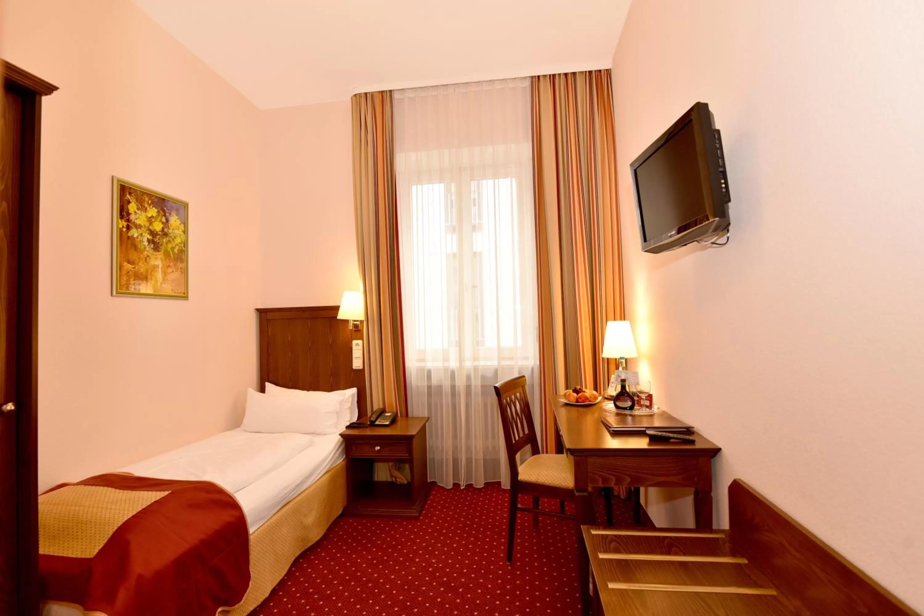 Photo of the whole room, Bed in Hotel Römerhof