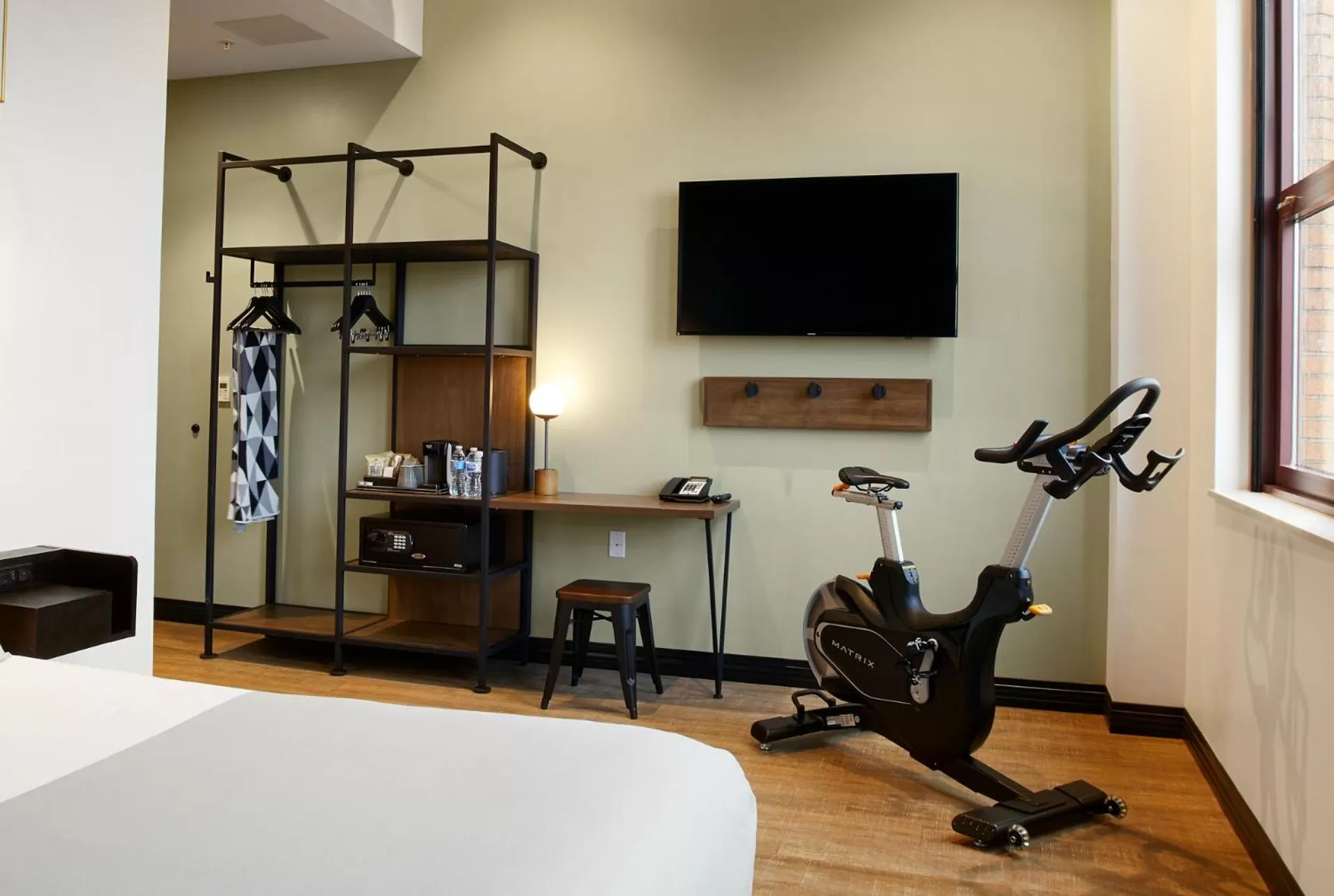 TV and multimedia in TRYP by Wyndham Pittsburgh/Lawrenceville
