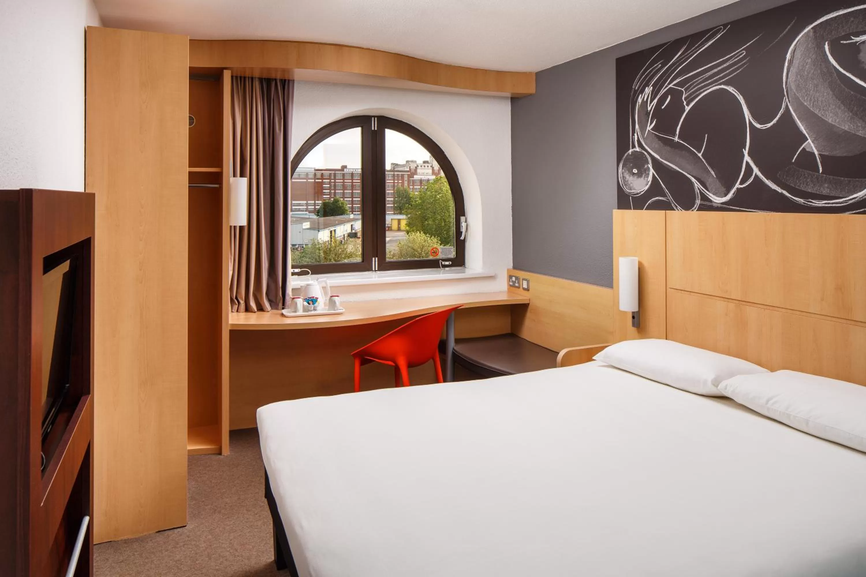 Bed in ibis Southampton