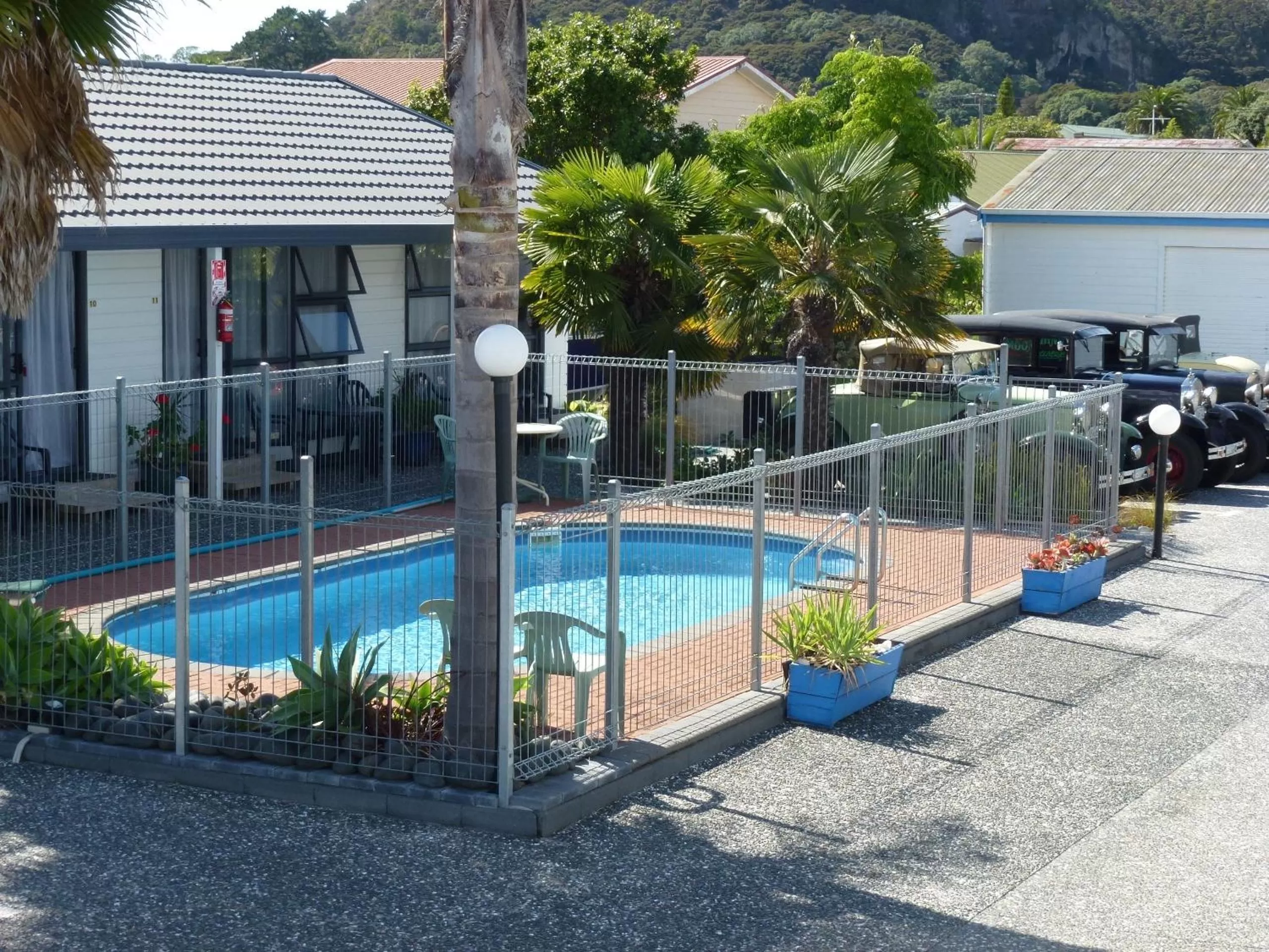 Swimming pool in Mana-Nui Motel
