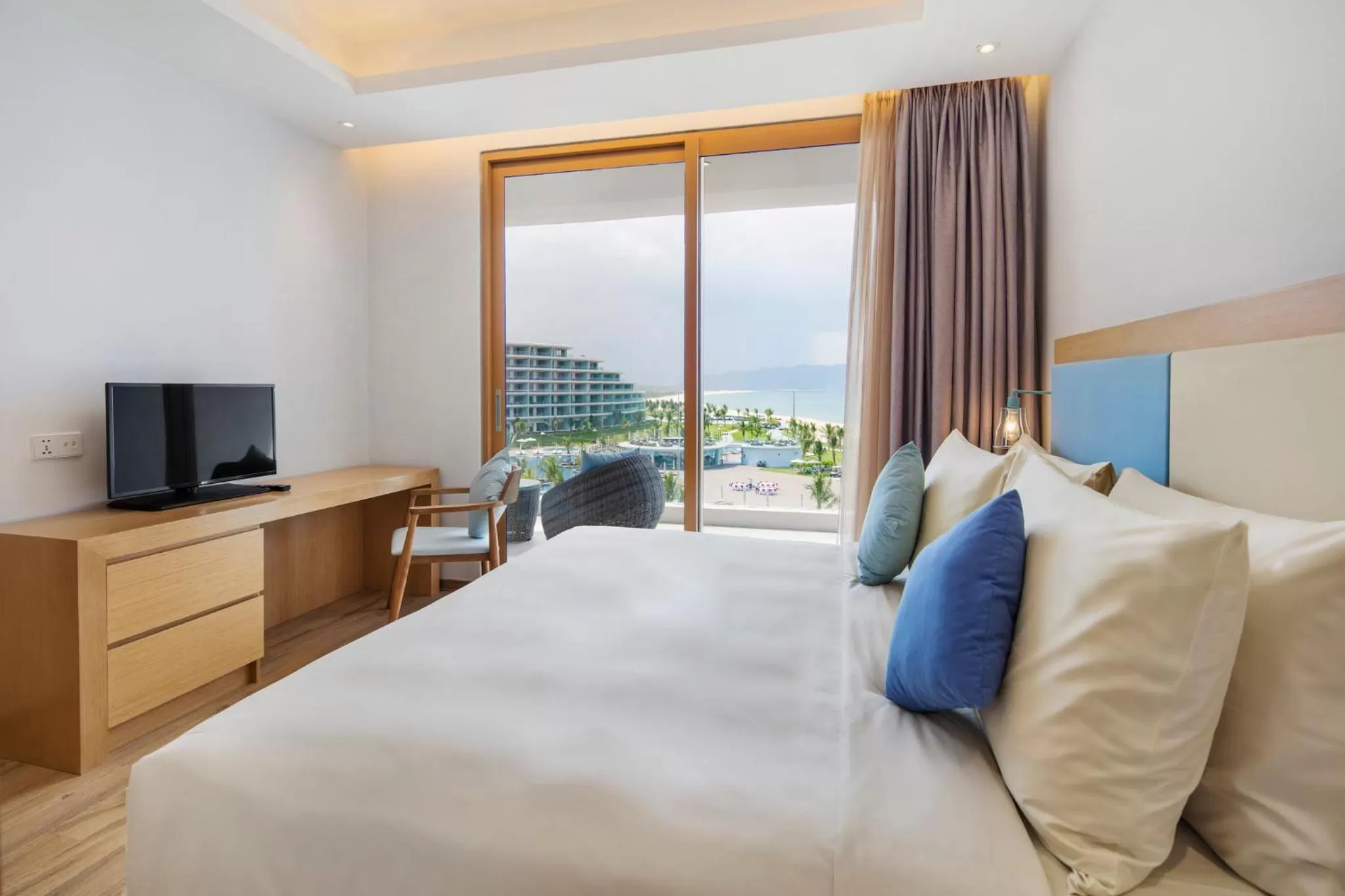 Pool view, Bed in FLC Luxury Hotel Quy Nhon