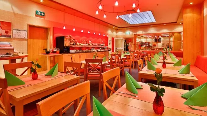 Restaurant/places to eat in NP Hotel Wallis