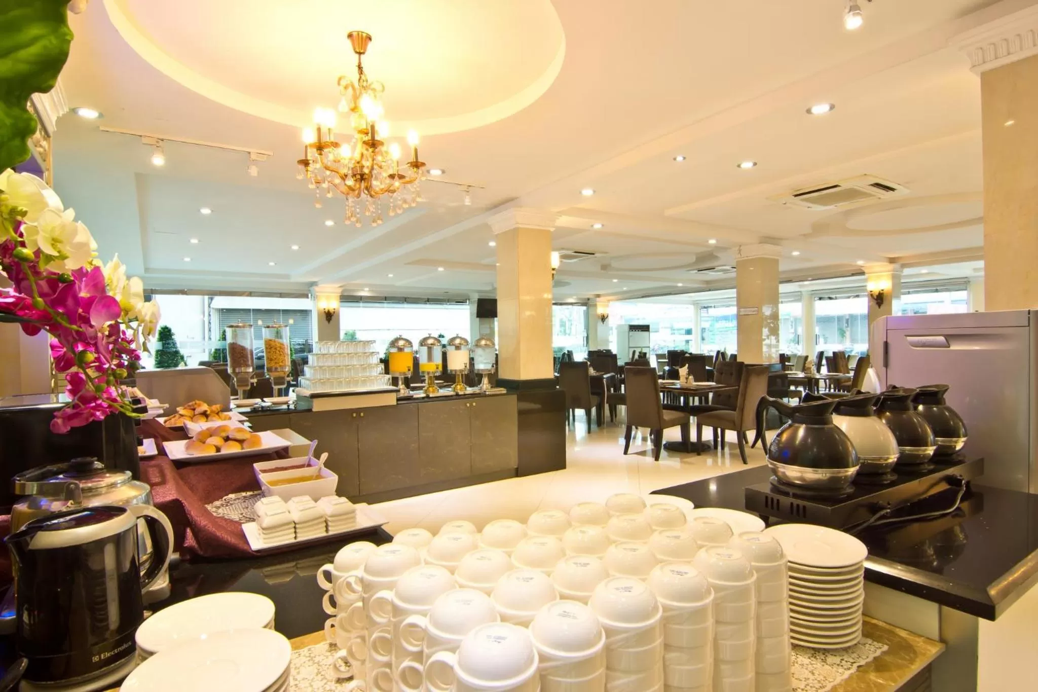 Restaurant/places to eat in LK Mantra Pura Resort