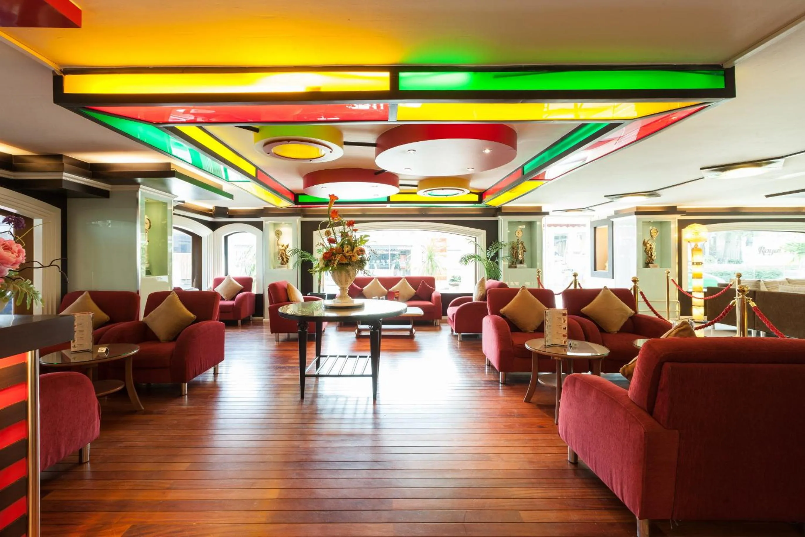 Lounge or bar in Vabua Asotel Bangkok