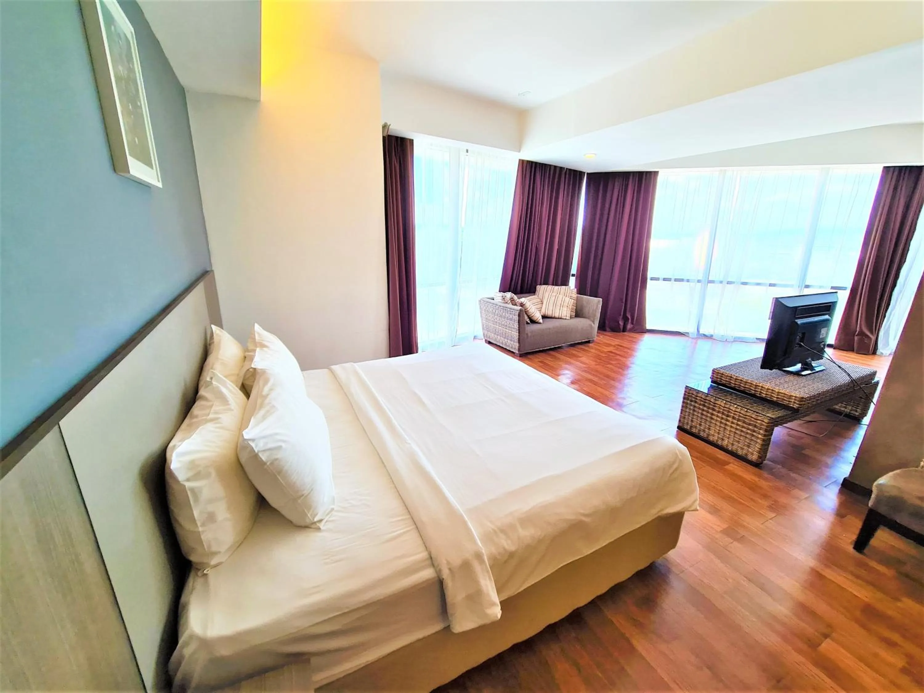 Bedroom, Bed in Nexus Regency Suites & Hotel
