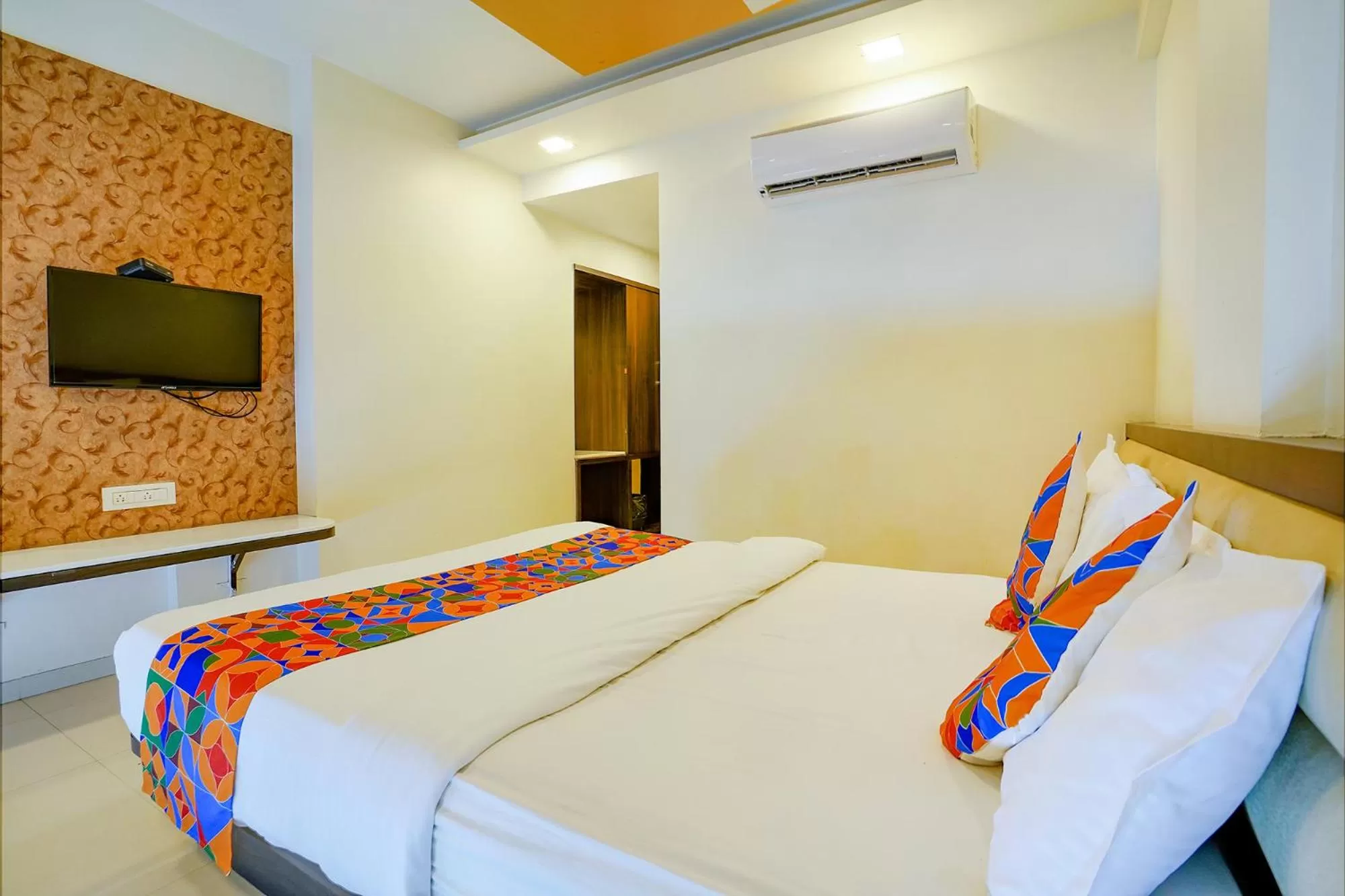 TV and multimedia, Bed in FabHotel Ramjis Residency