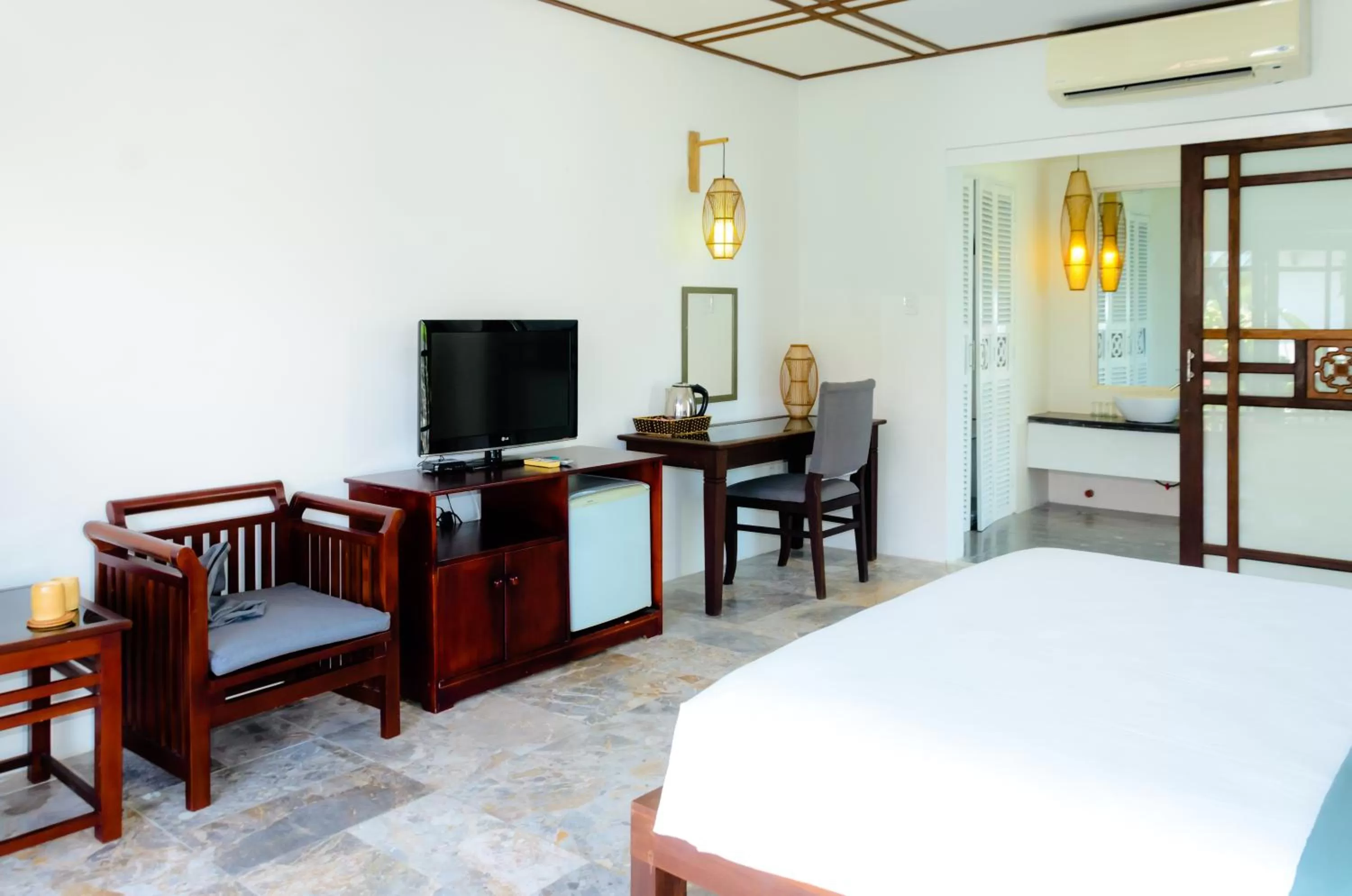 TV and multimedia in Riverside Bamboo Resort Hoi An