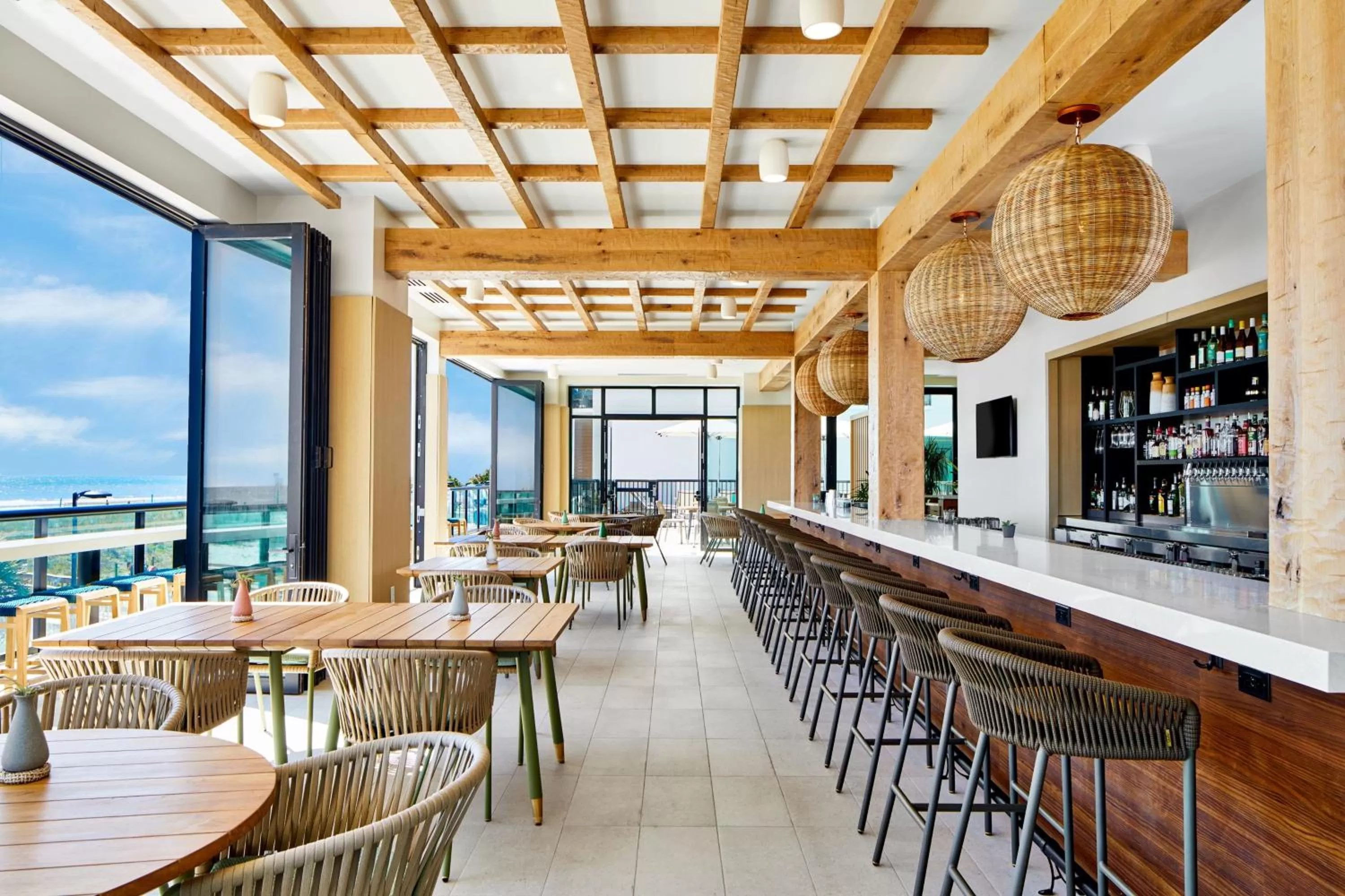 Lounge or bar in SpringHill Suites by Marriott Jacksonville Beach Oceanfront