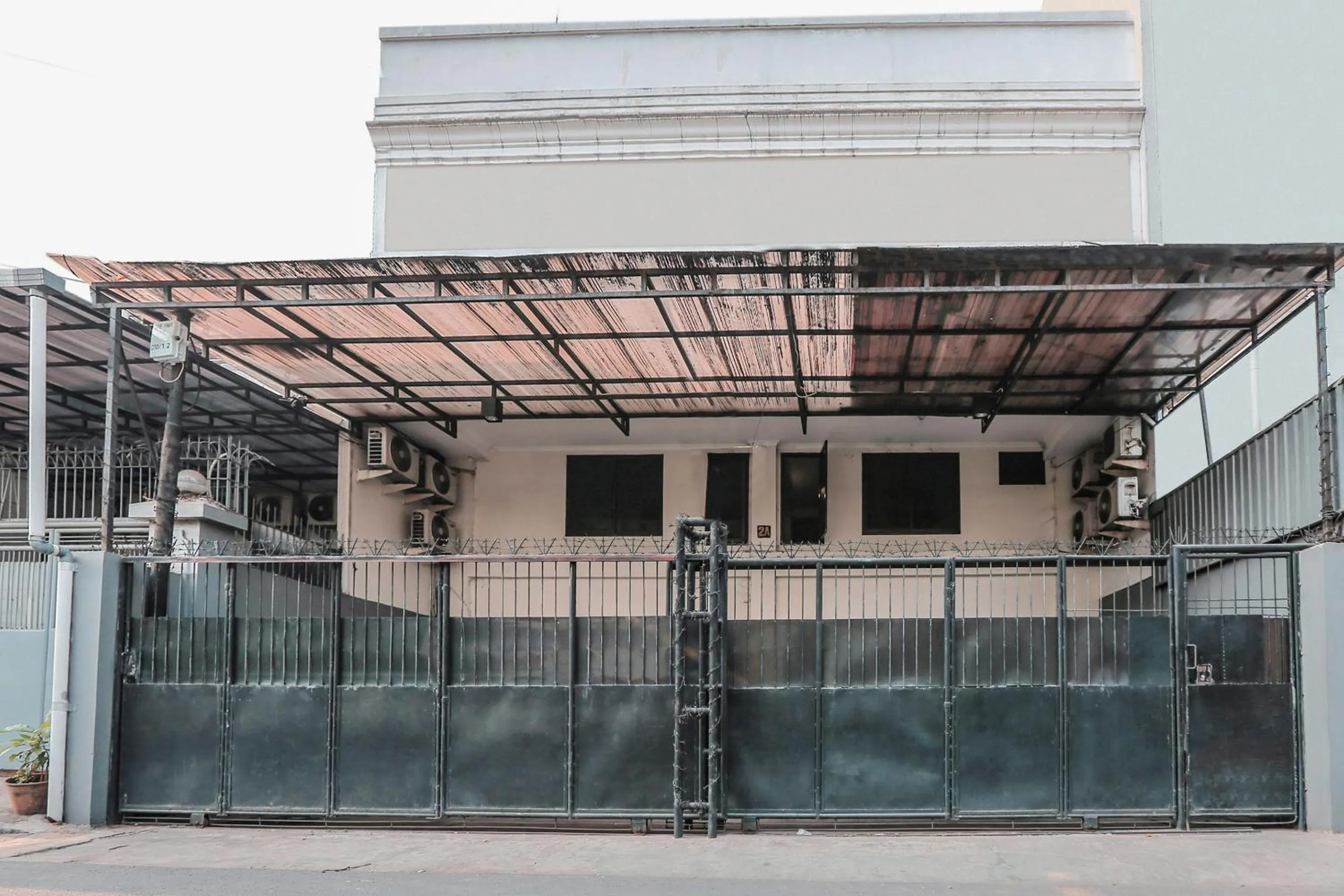 Facade/entrance in Capital O 141 Fatmawati Cozy Residence