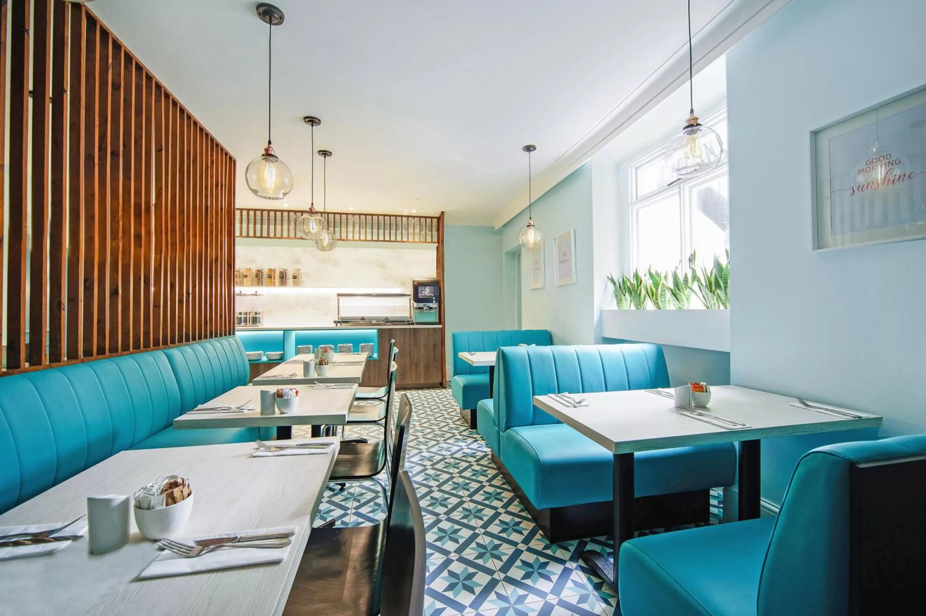 Restaurant/places to eat in Mentone Hotel