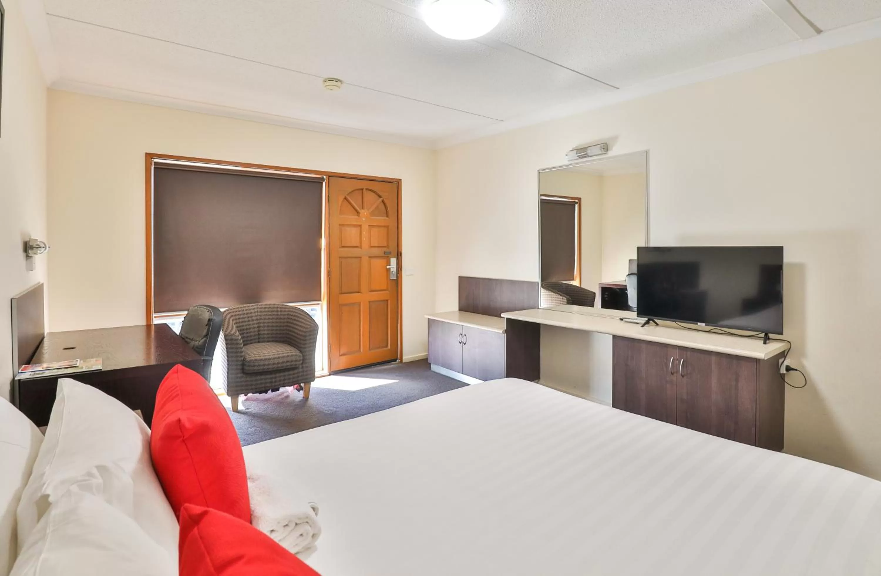 Photo of the whole room, Bed in Boulevard Motor Inn Mildura
