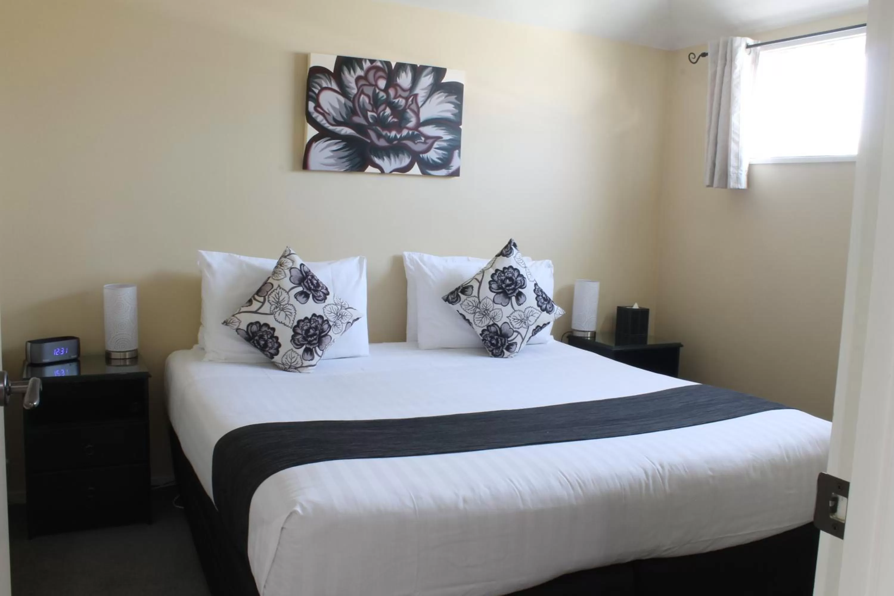 Bedroom, Bed in Abbella Lodge Motel