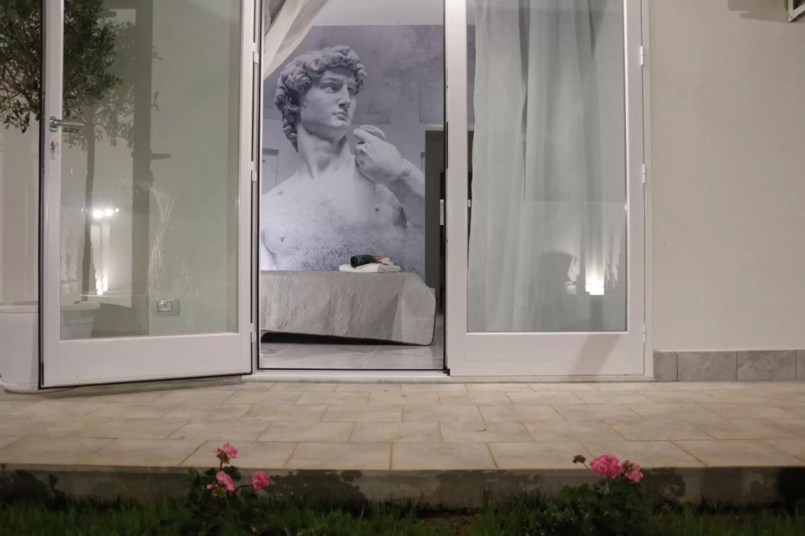 Photo of the whole room in Amantea Monument