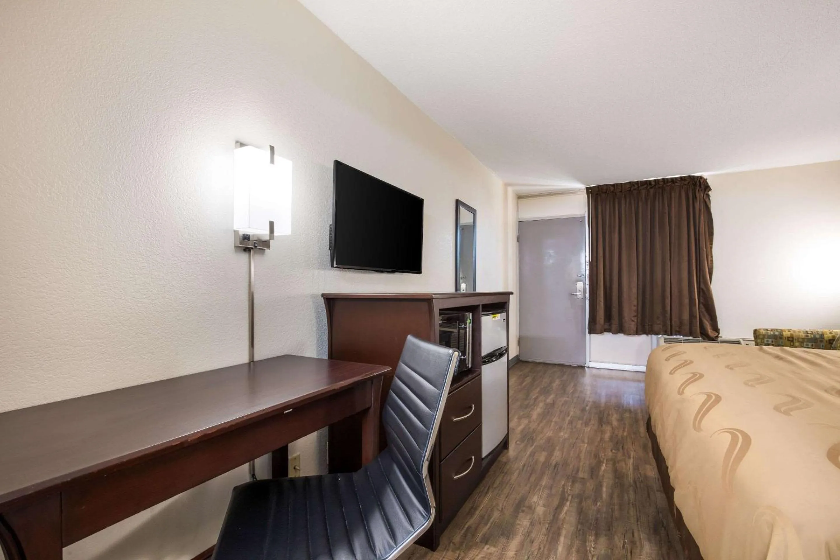 Photo of the whole room, Bed in Quality Inn