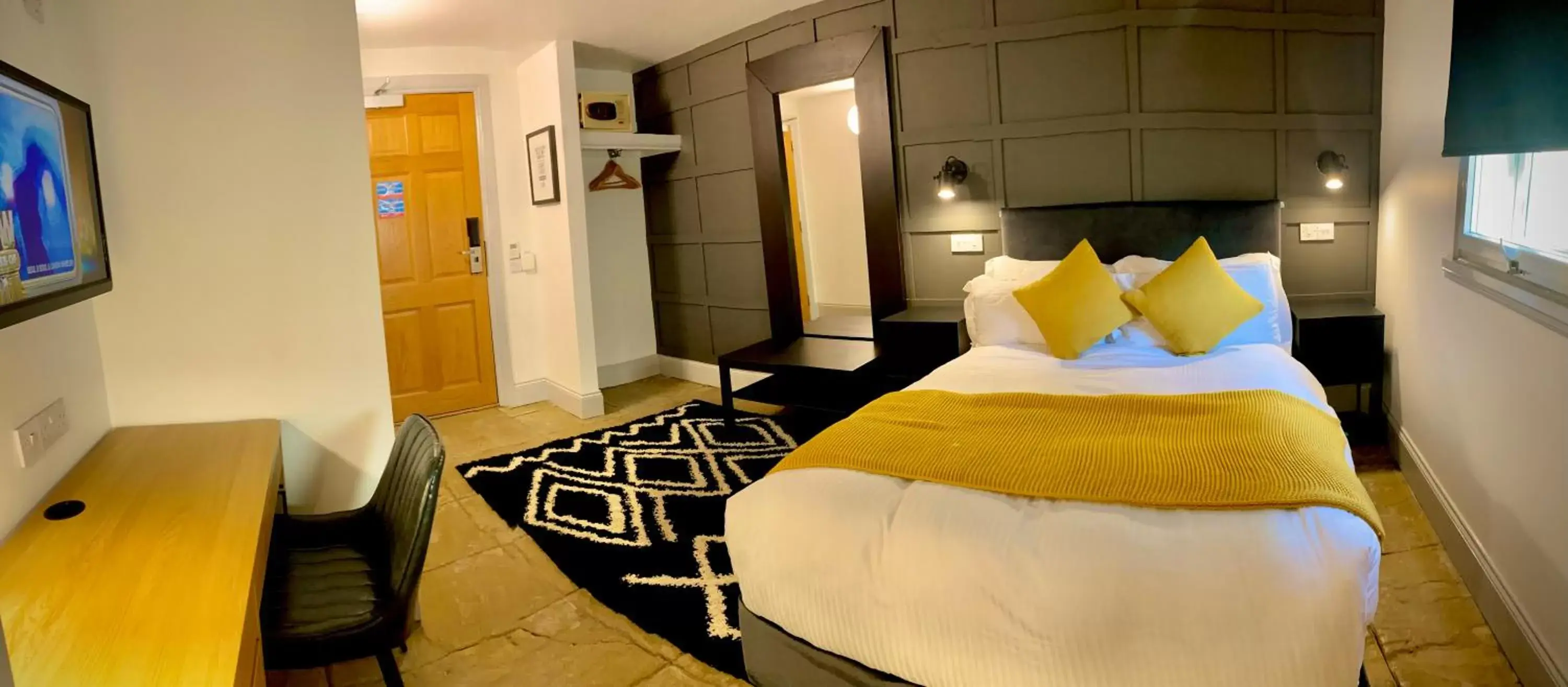 Double Room (BATH ONLY) - single occupancy in Siberia Bar & Hotel Double Room (BATH ONLY) - single occupancy in Siberia Bar & Hotel