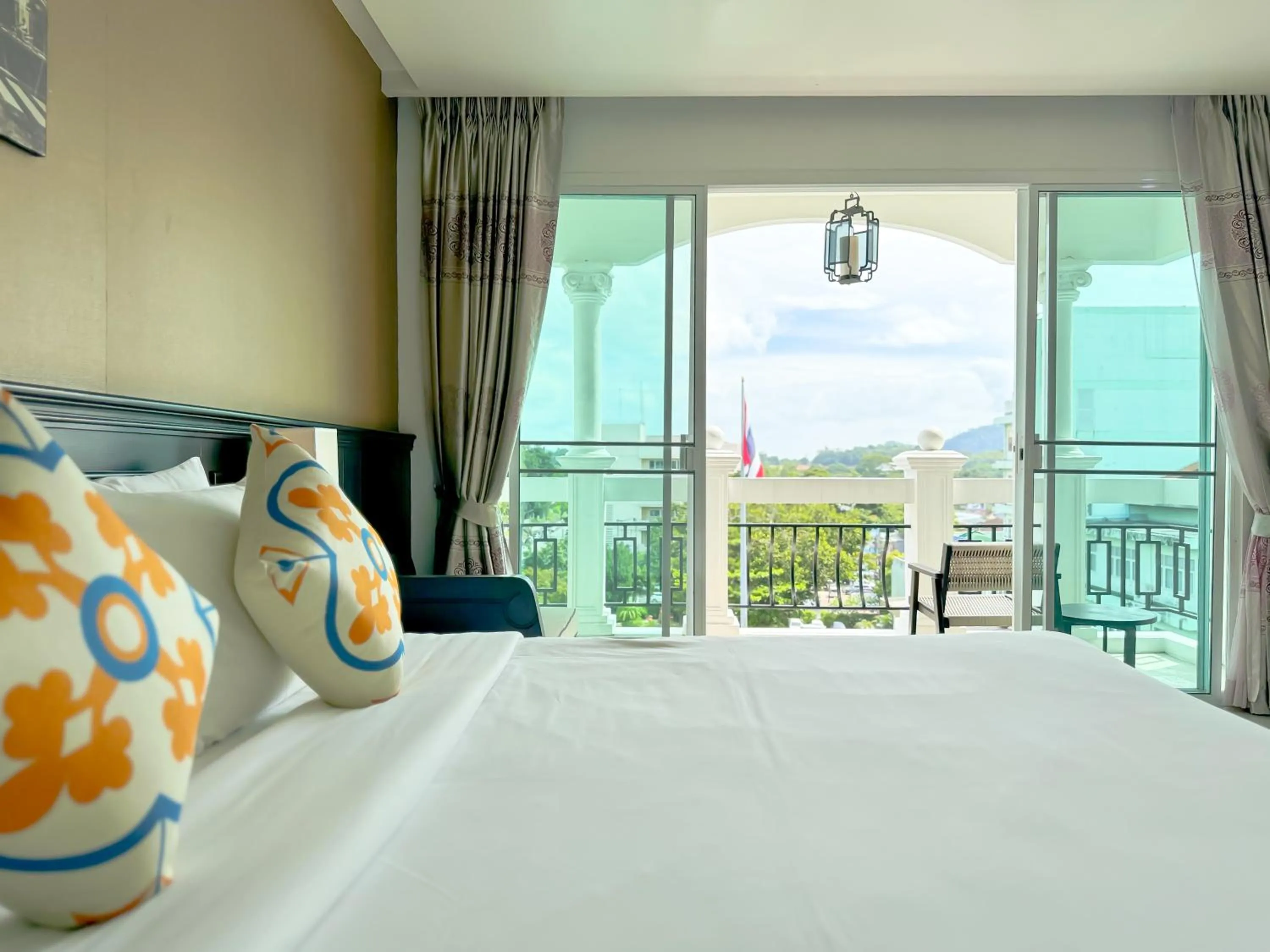 Bed in Grand Supicha City Hotel