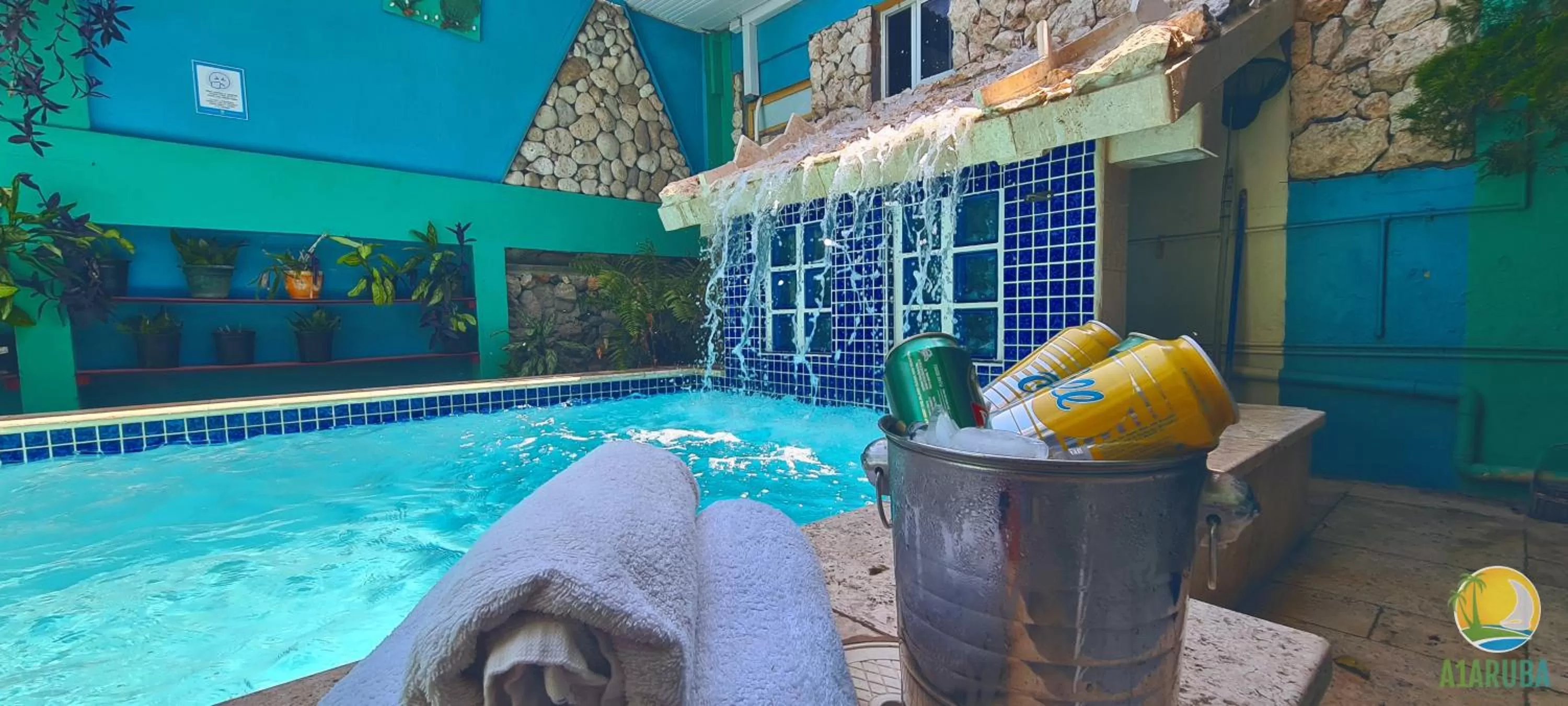 Swimming pool in A1 Apartments Aruba