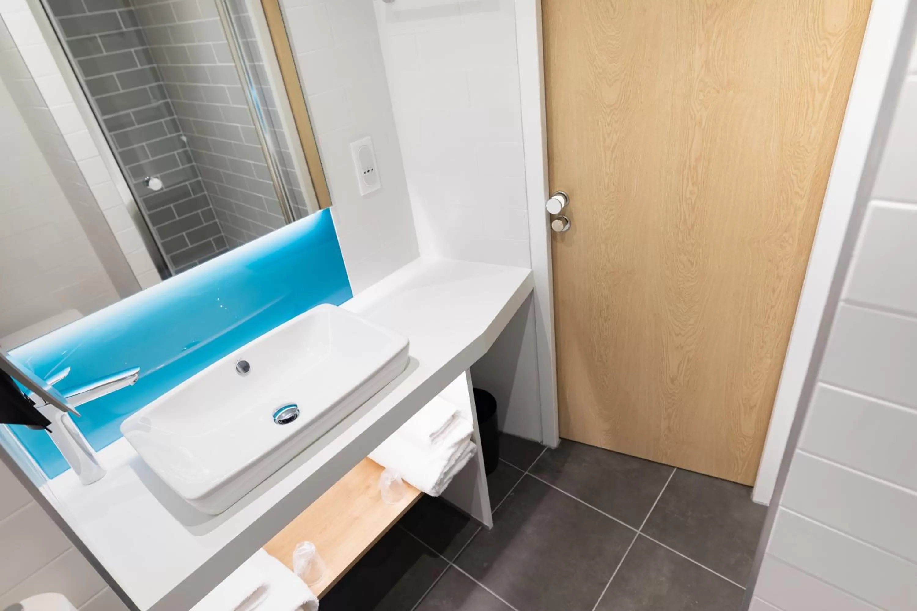 Bathroom in Holiday Inn Express Arras by IHG