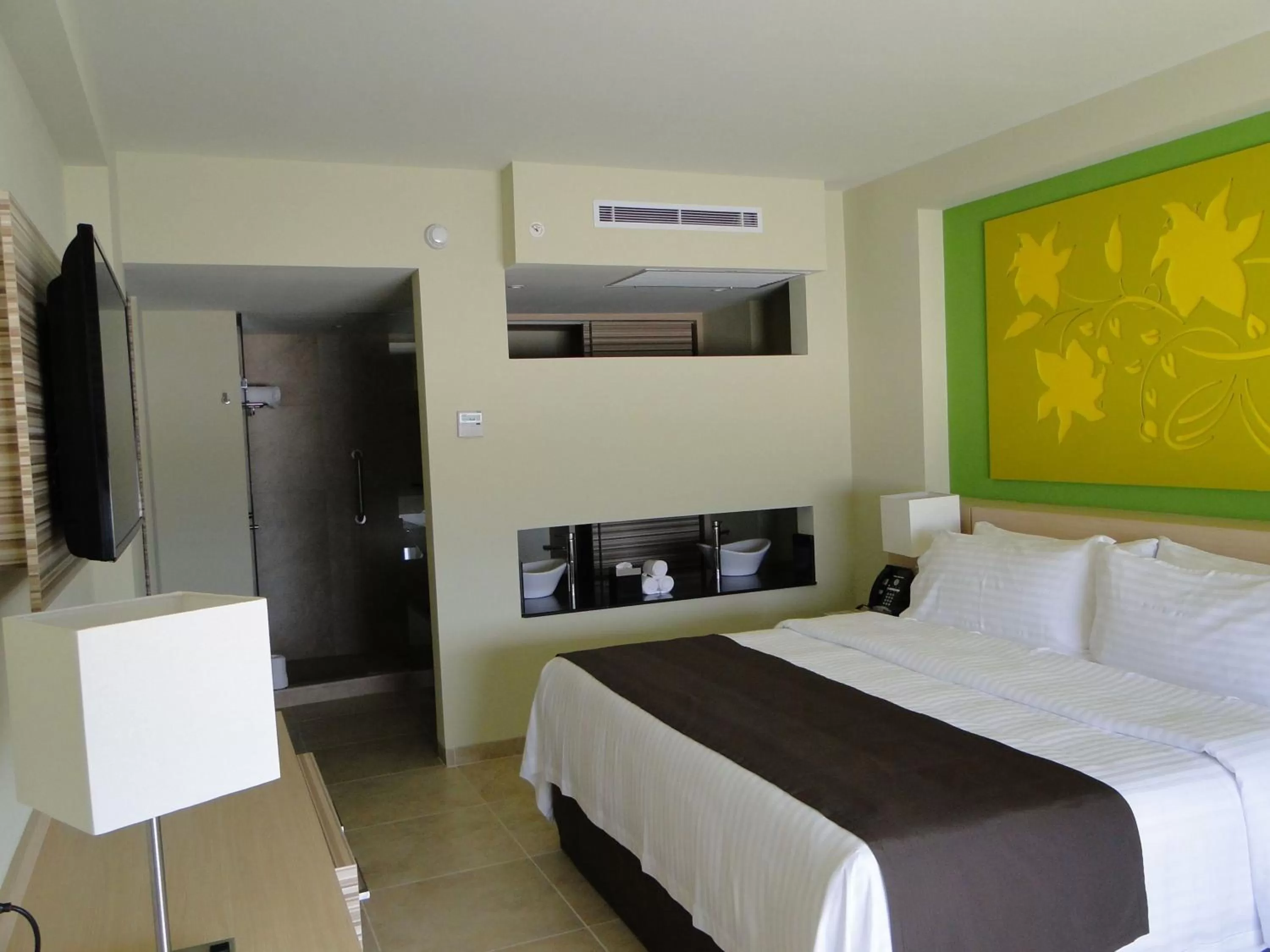 Photo of the whole room, Bed in Holiday Inn Coatzacoalcos by IHG
