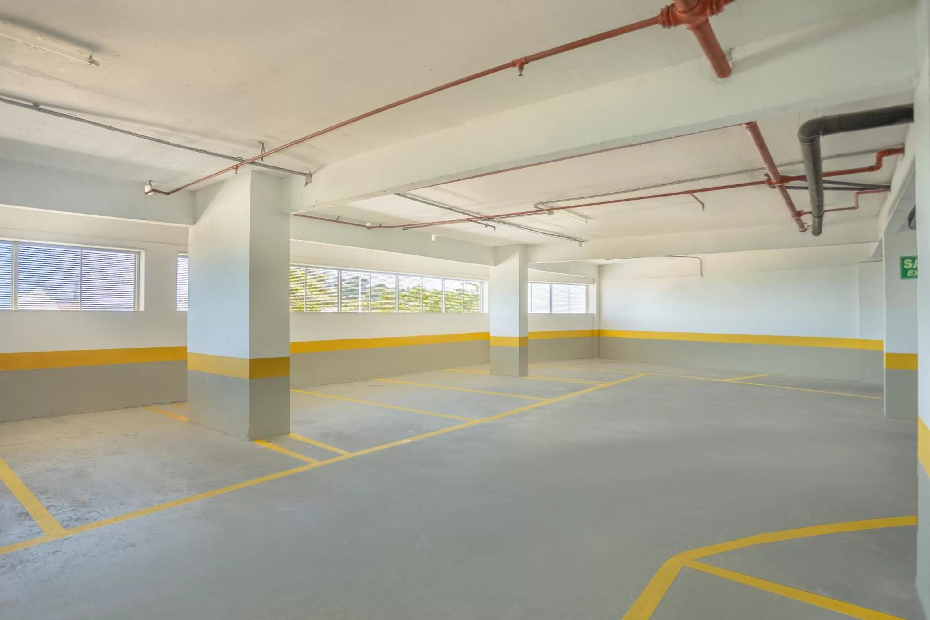 Parking in Golden Tulip Macaé