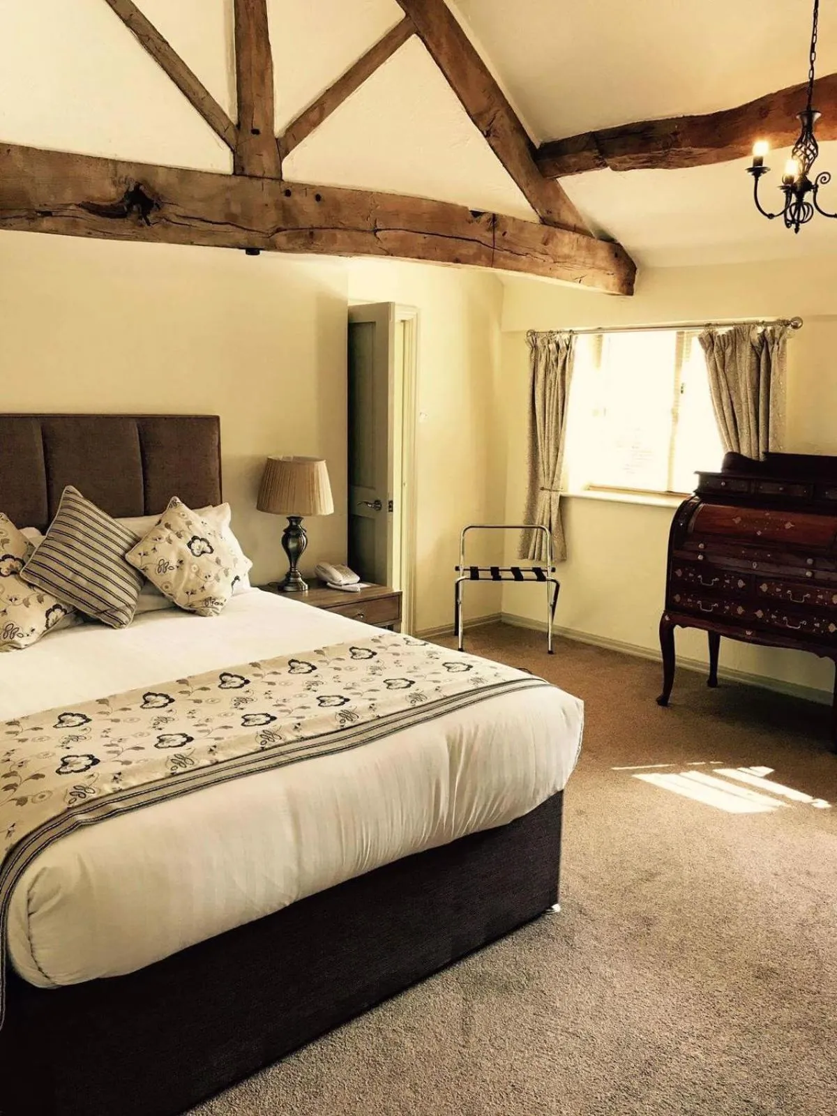 Photo of the whole room, Bed in Slaters Country Inn